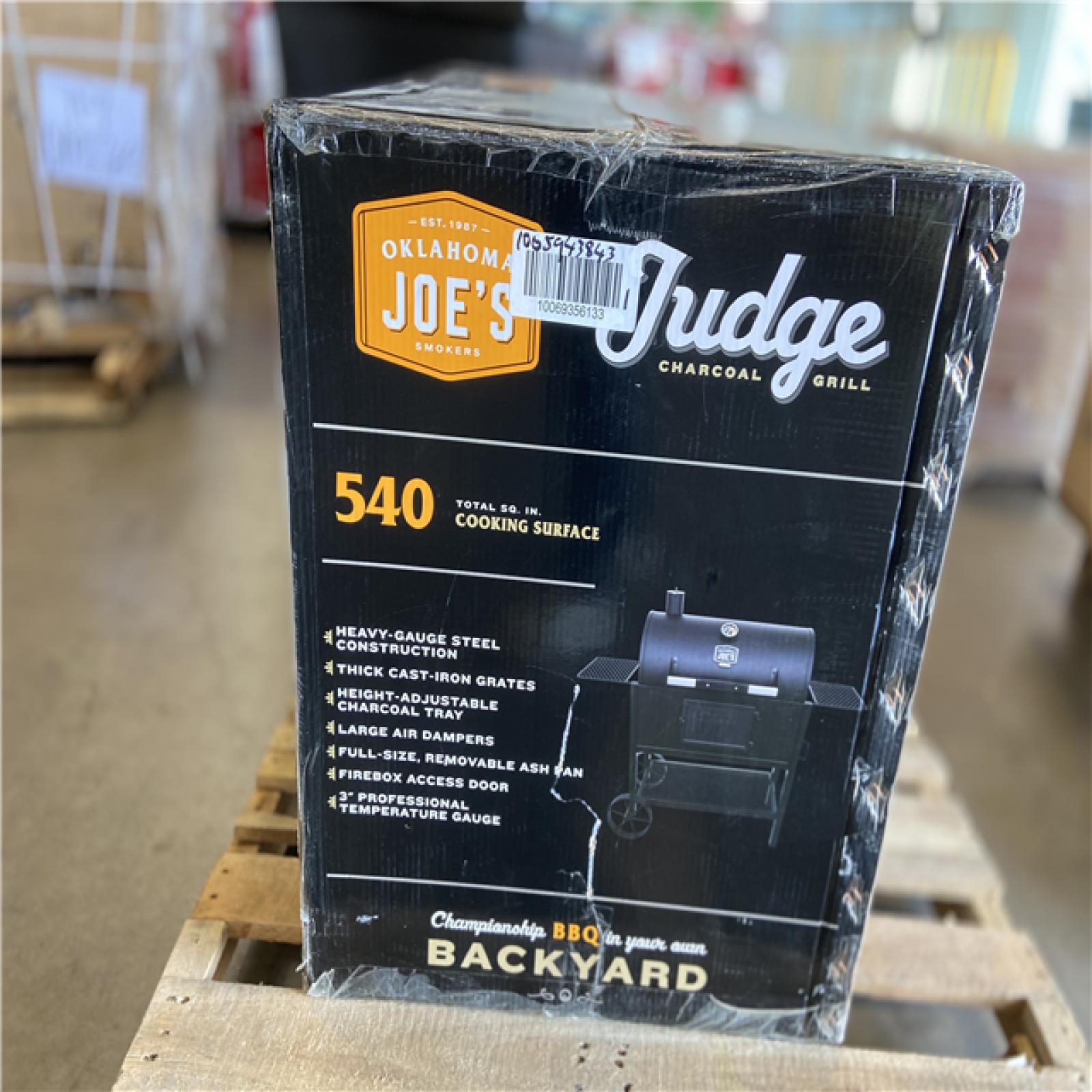 DALLAS LOCATION - OKLAHOMA JOE'S Judge Charcoal Charcoal Smoker and Grill with 540 sq. in. Cooking Area in Black