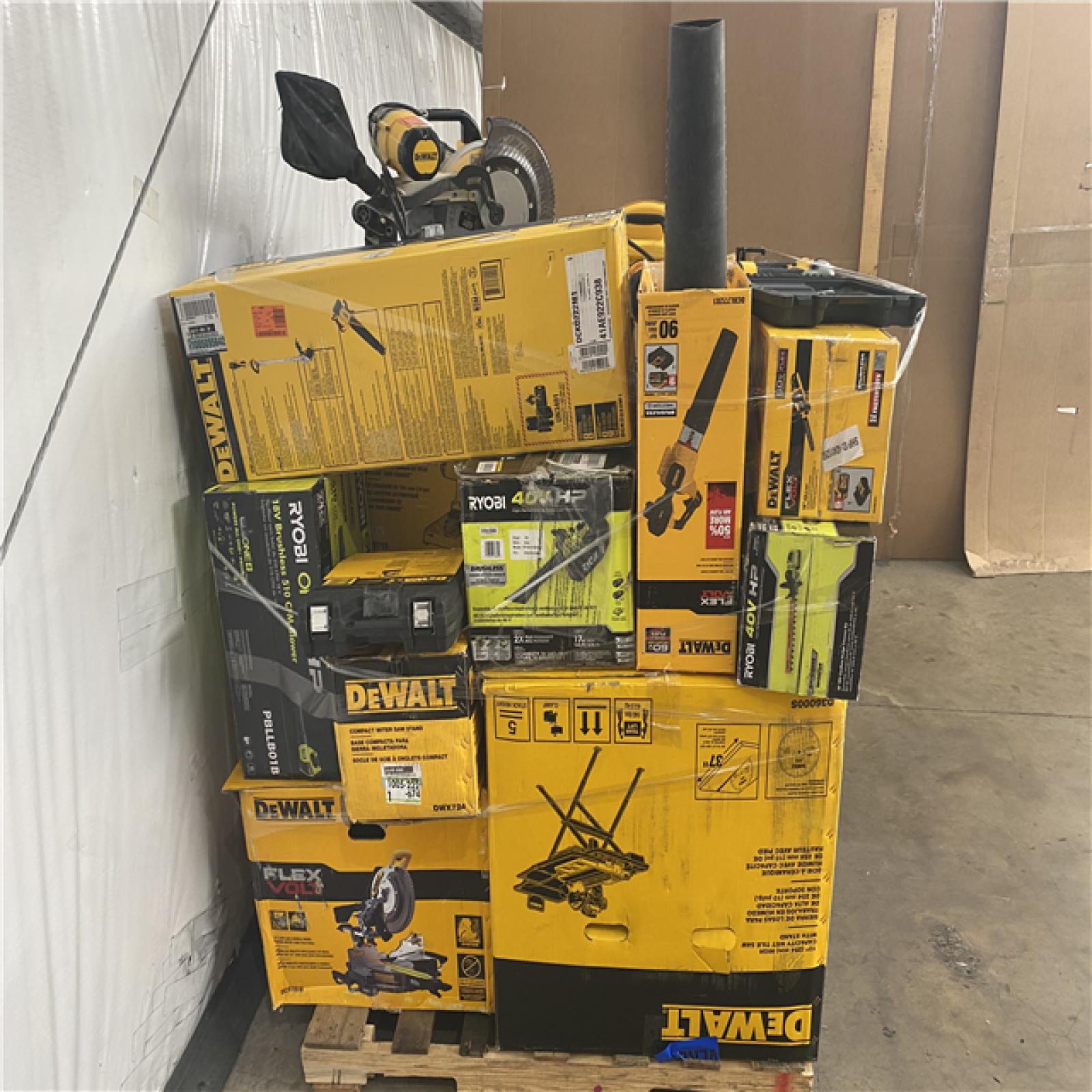 Houston Location AS IS - outdoor pallet