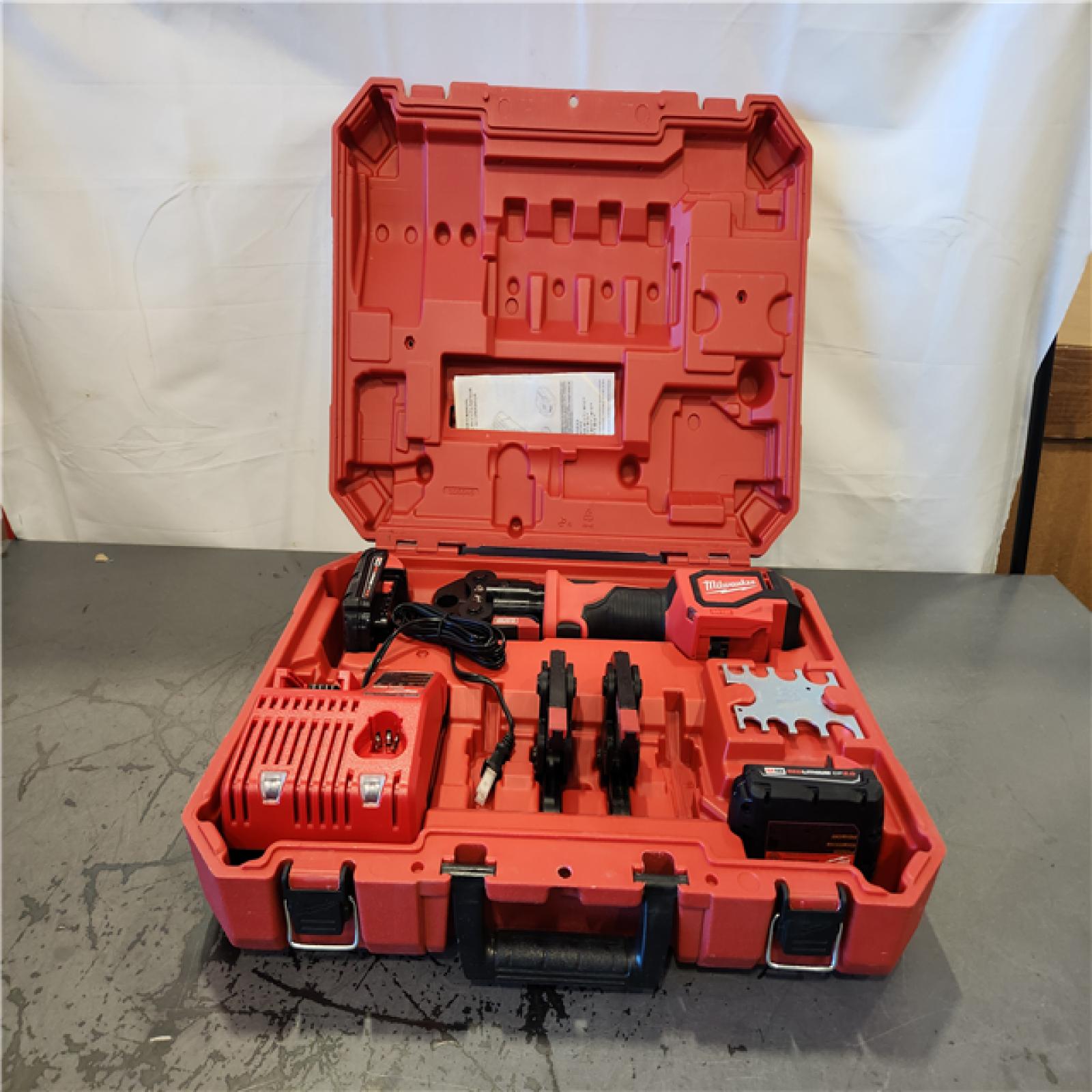 AS-IS- Milwaukee M18 18V Lithium-Ion Cordless Short Throw Press Tool Kit
