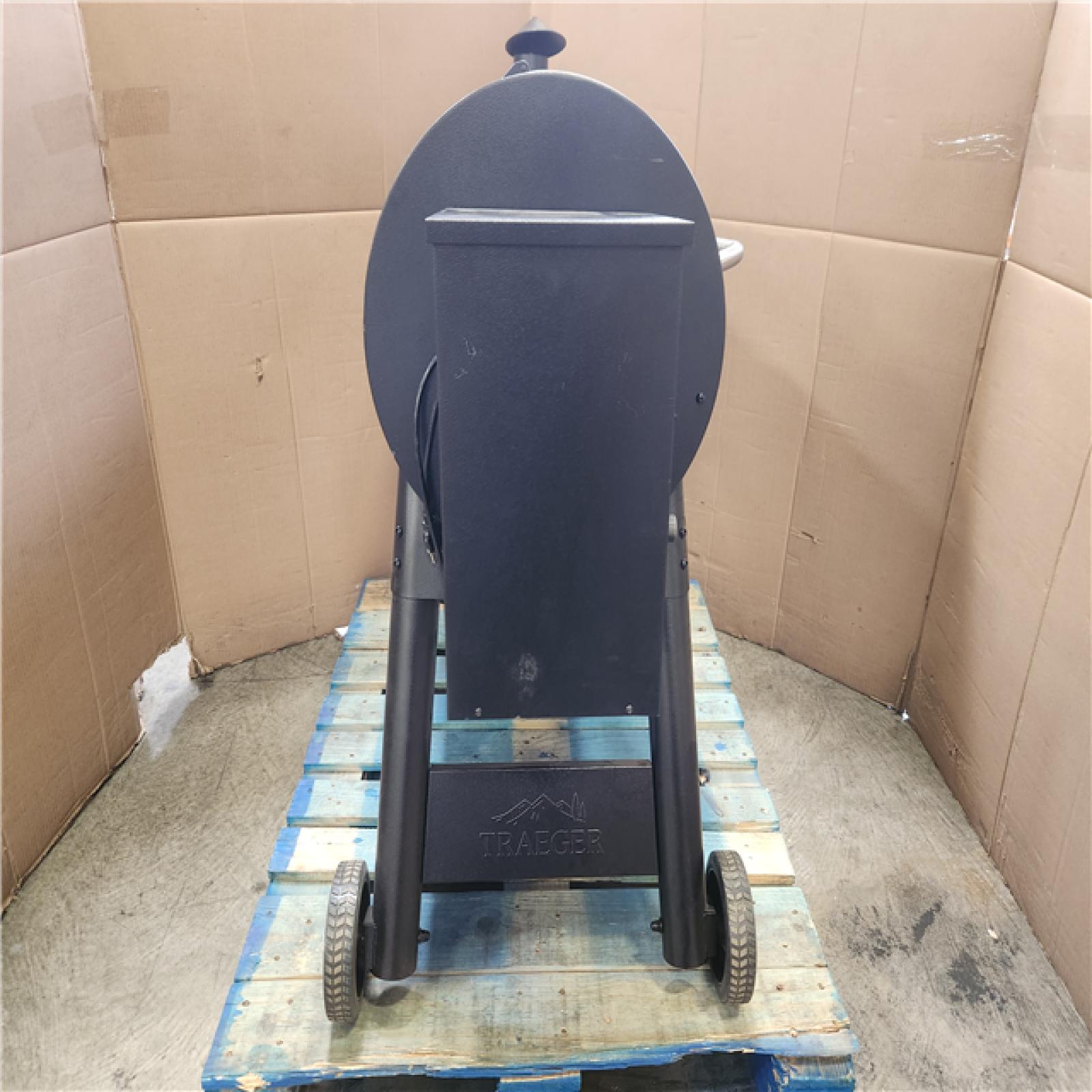 Phoenix Traeger Pro 34 Wood Pellet Grill and Smoker in Bronze