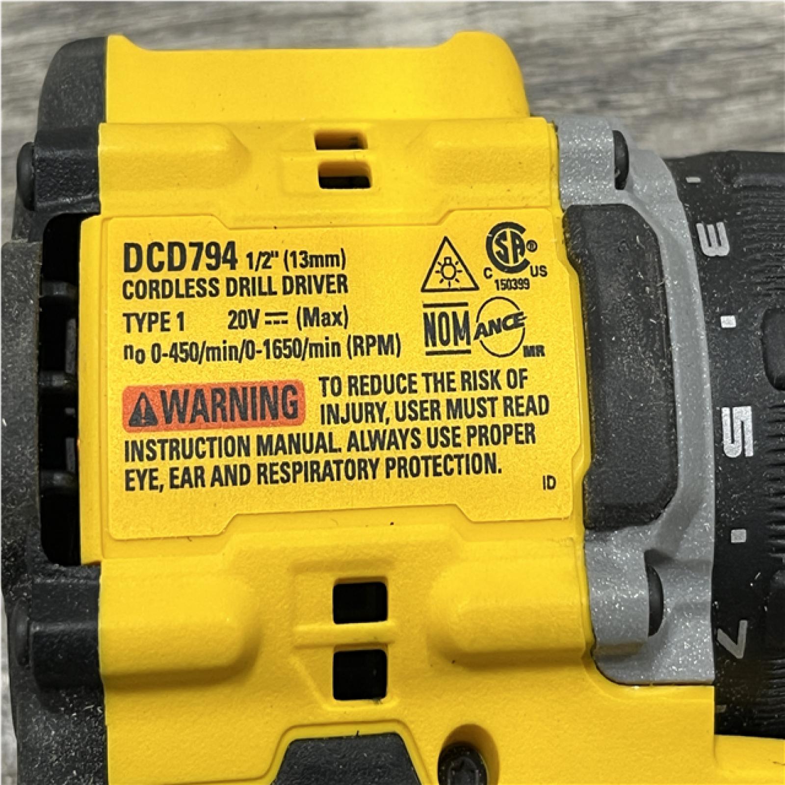 ASA-IS DEWALT ATOMIC 20-Volt MAX Lithium-Ion Cordless Combo Kit
