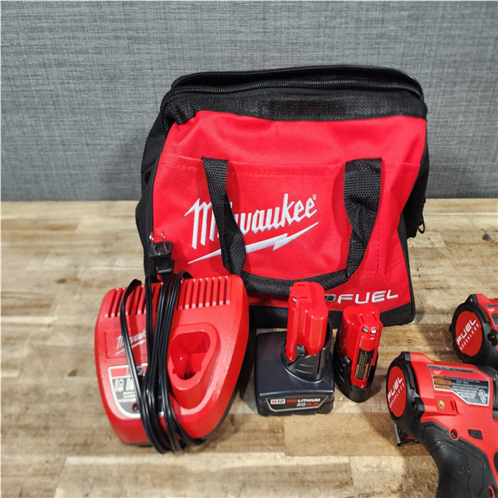 HOUSTON LOCATION - AS - IS Milwaukee 2 Tool Combo Kit W/ (2) Battery & Charger