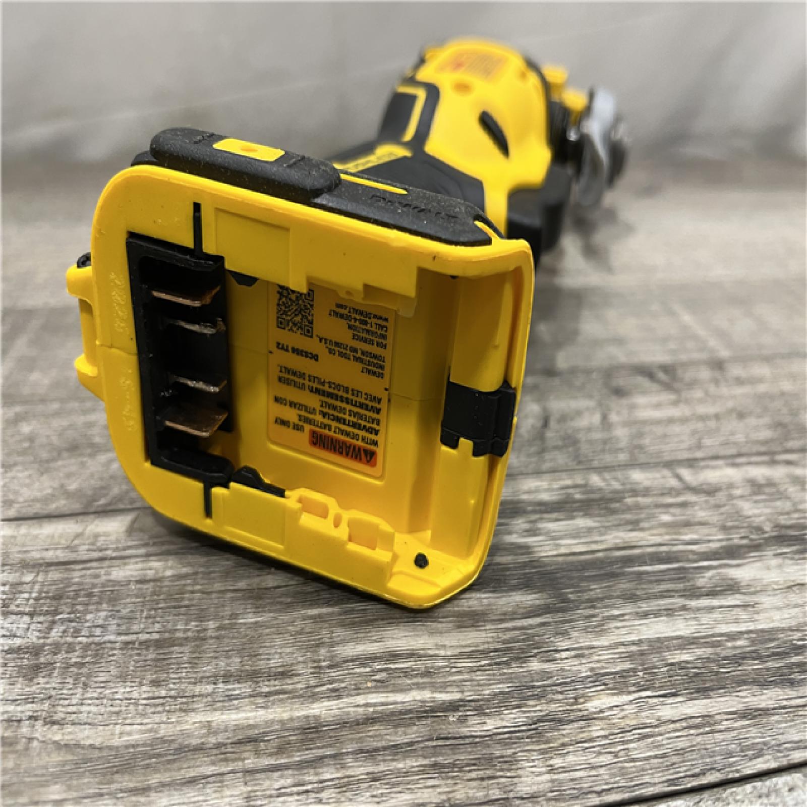 AS-IS DEWALT 20V MAX XR Cordless Brushless 3-Speed Oscillating Multi Tool Kit