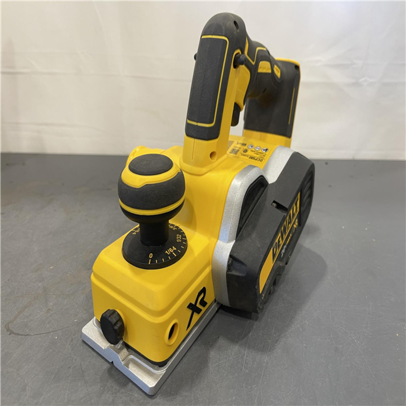 AS-IS - DEWALT 20V MAX XR Cordless Brushless 3-1/4 in. Planer