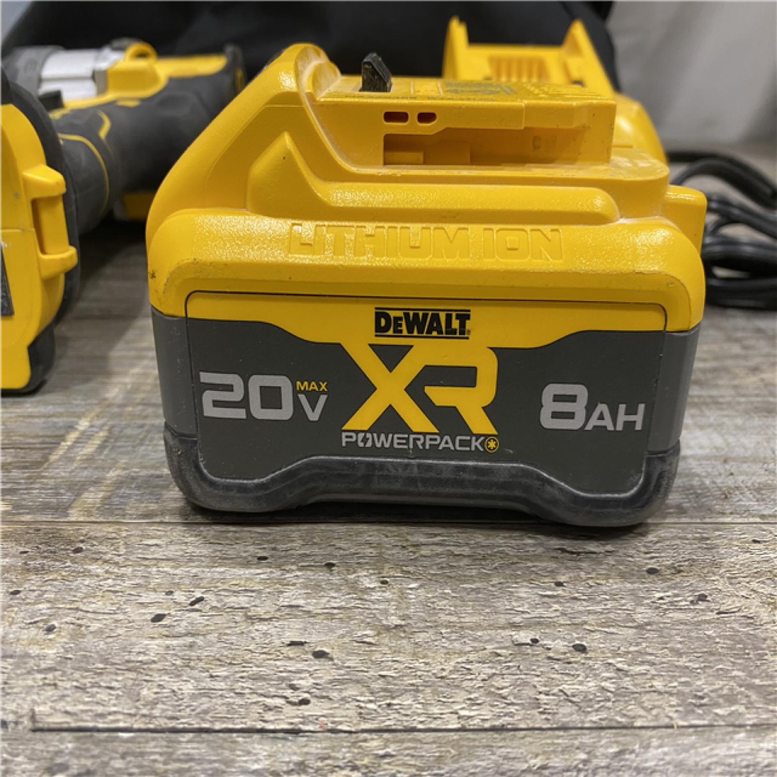 AS-IS DEWALT Atomic 20V Max Lithium-Ion Brushless Cordless Compact 1/4 in. Impact Driver Kit