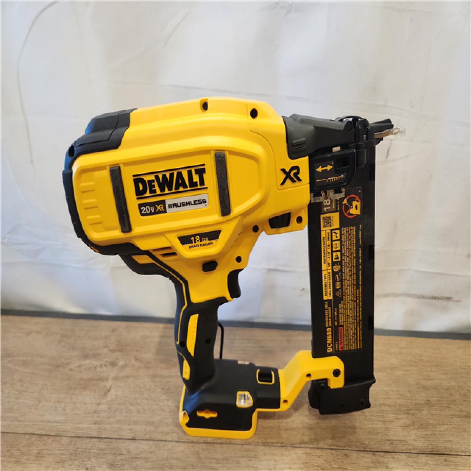 AS-IS- DEWALT 20V MAX XR 18 Gauge Brad Nailer Kit