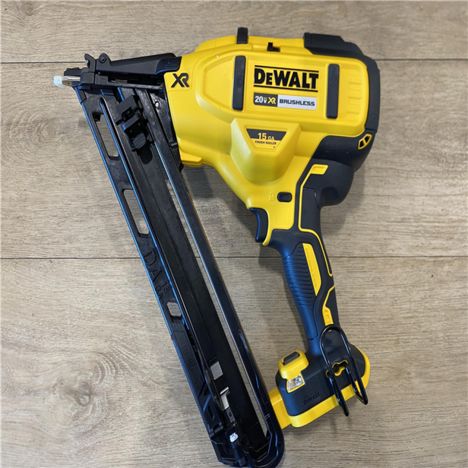 AS-IS DEWALT 20V MAX XR Lithium-Ion Cordless 2-1/2 in. 15-Gauge Finish Nailer Kit