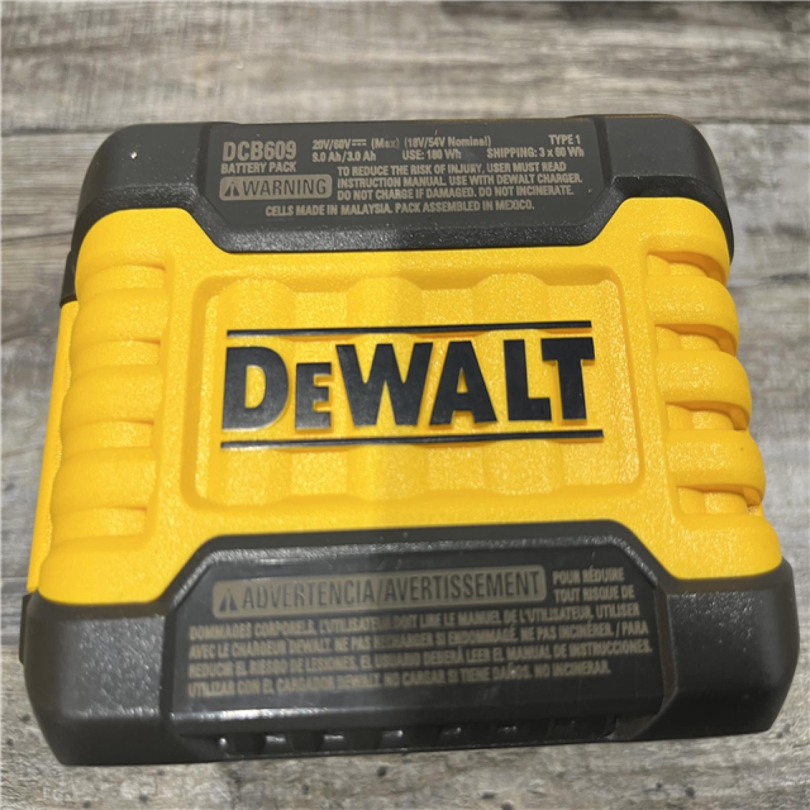AS-IS DEWALT 20V/60V MAX FLEXVOLT Lithium-Ion 9.0Ah Battery and Charger Starter Kit
