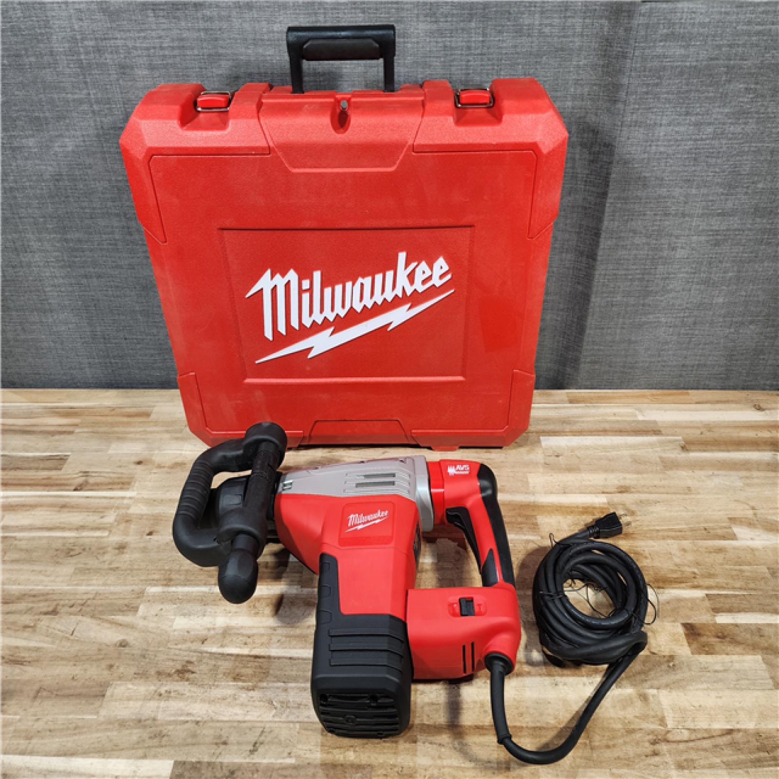 HOUSTON LOCATION - AS-IS Milwaukee SDS-MAX Demolition Hammer