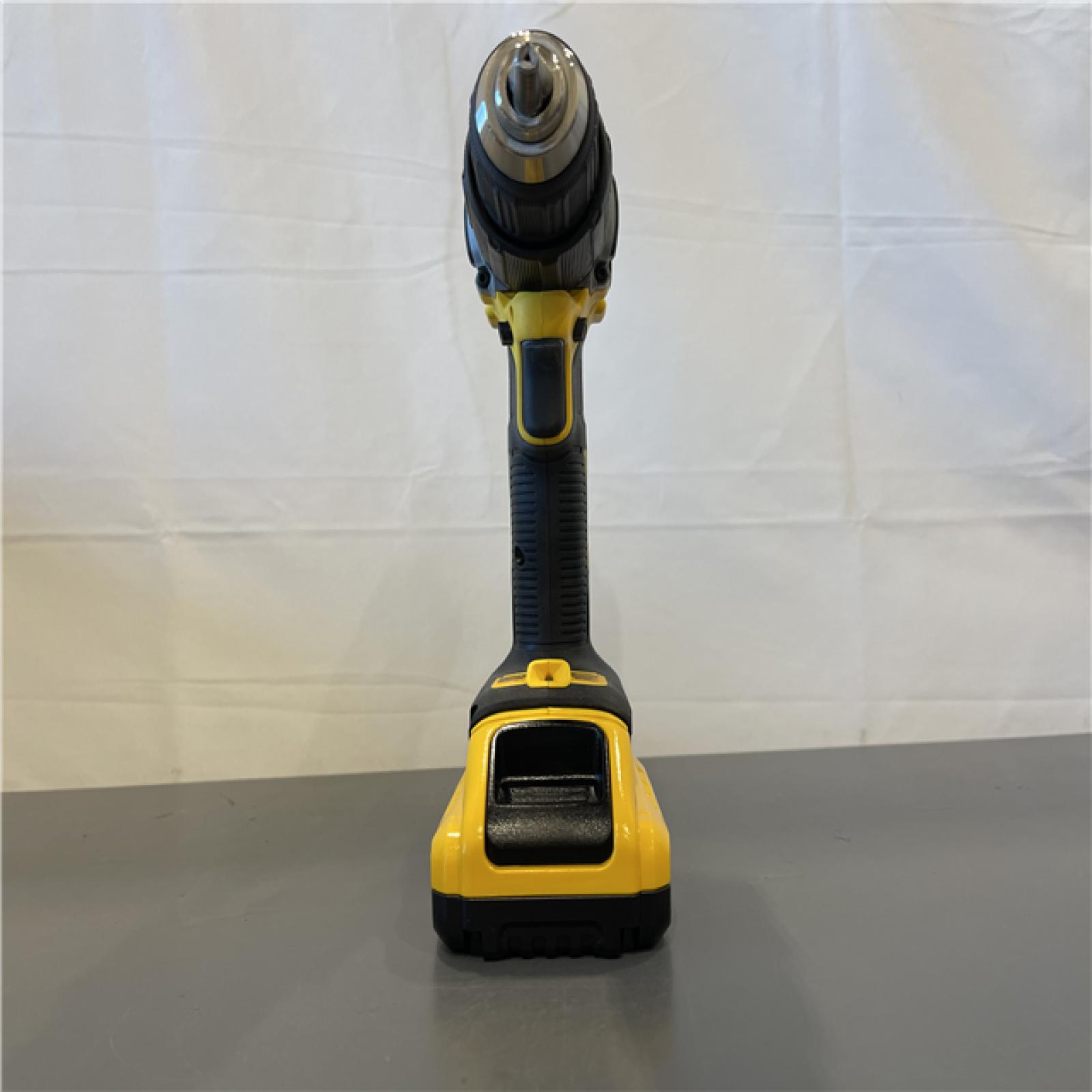 Like New! - DEWALT ATOMIC 20-Volt Lithium-Ion Cordless 1/2 in. Compact Hammer Drill Kit
