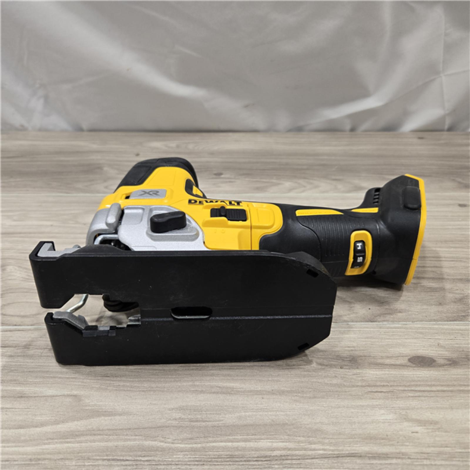 AS-IS DEWALT 20V MAX XR Cordless Barrel Grip Jigsaw (Tool Only)