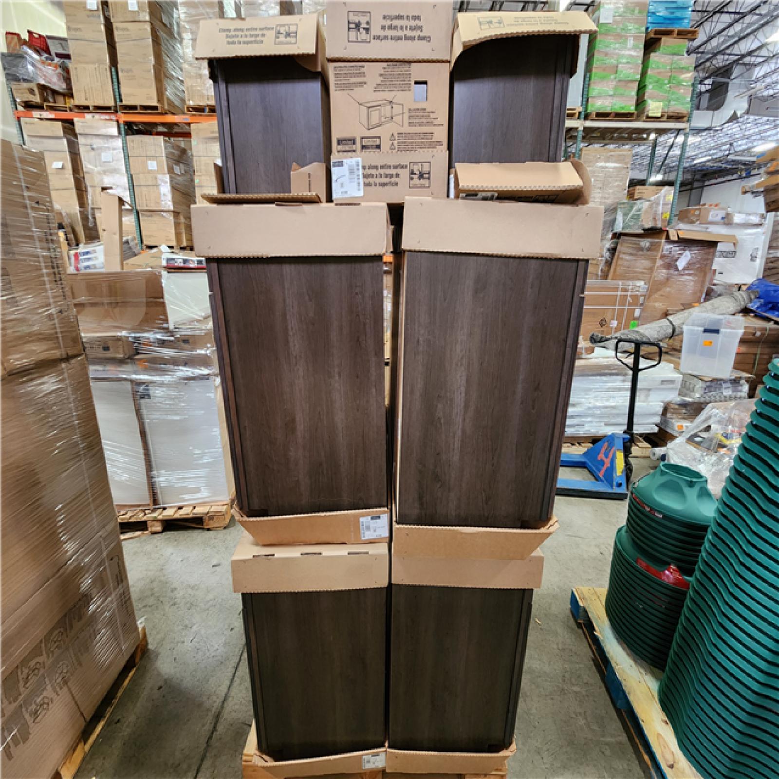 Phoenix Location Hampton Bay Shaker Assembled Bathroom/Kitchen Cabinet in Brindle Pallet (7 Cabinets)