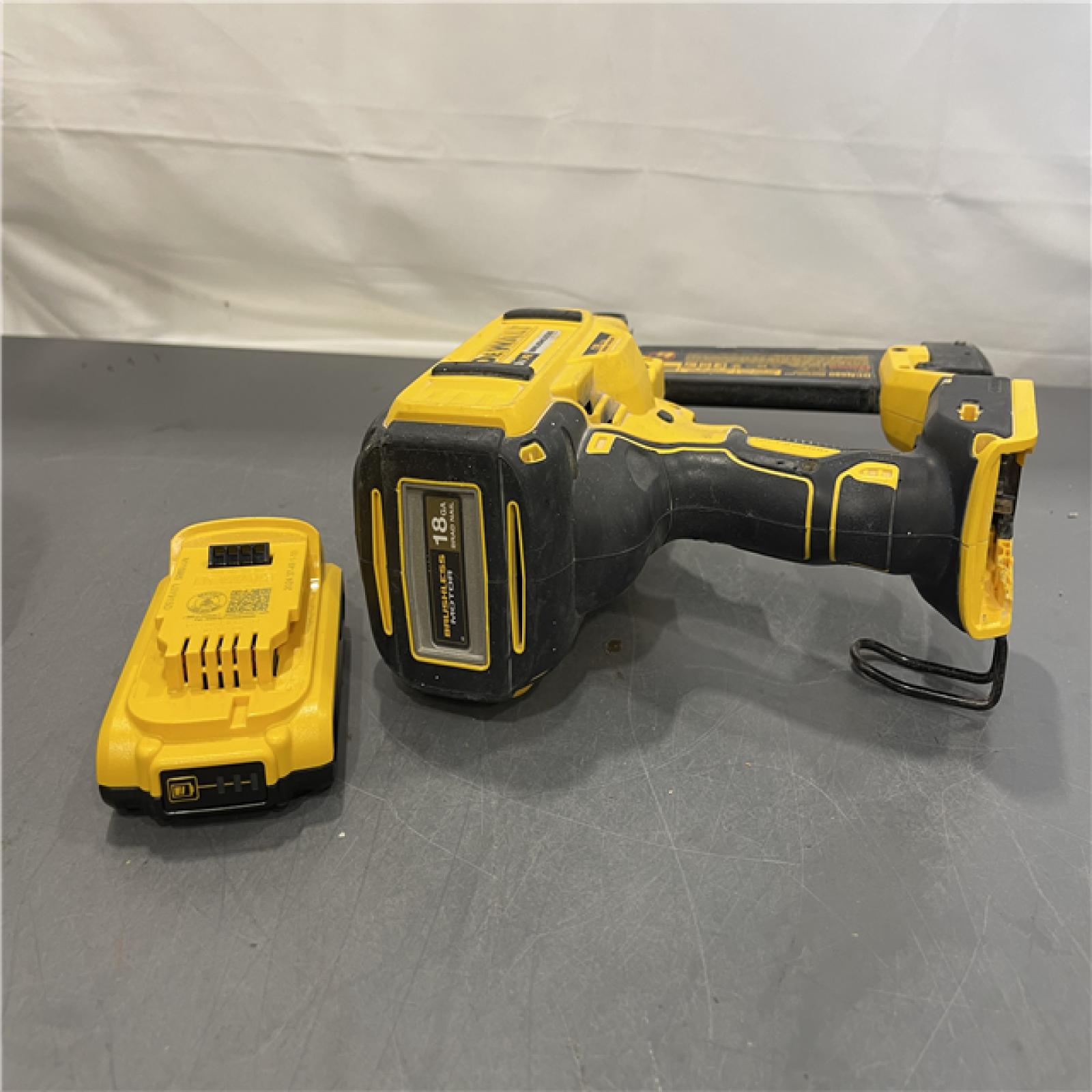 AS-IS - DEWALT 20V MAX XR 18 Gauge Brad Nailer Kit