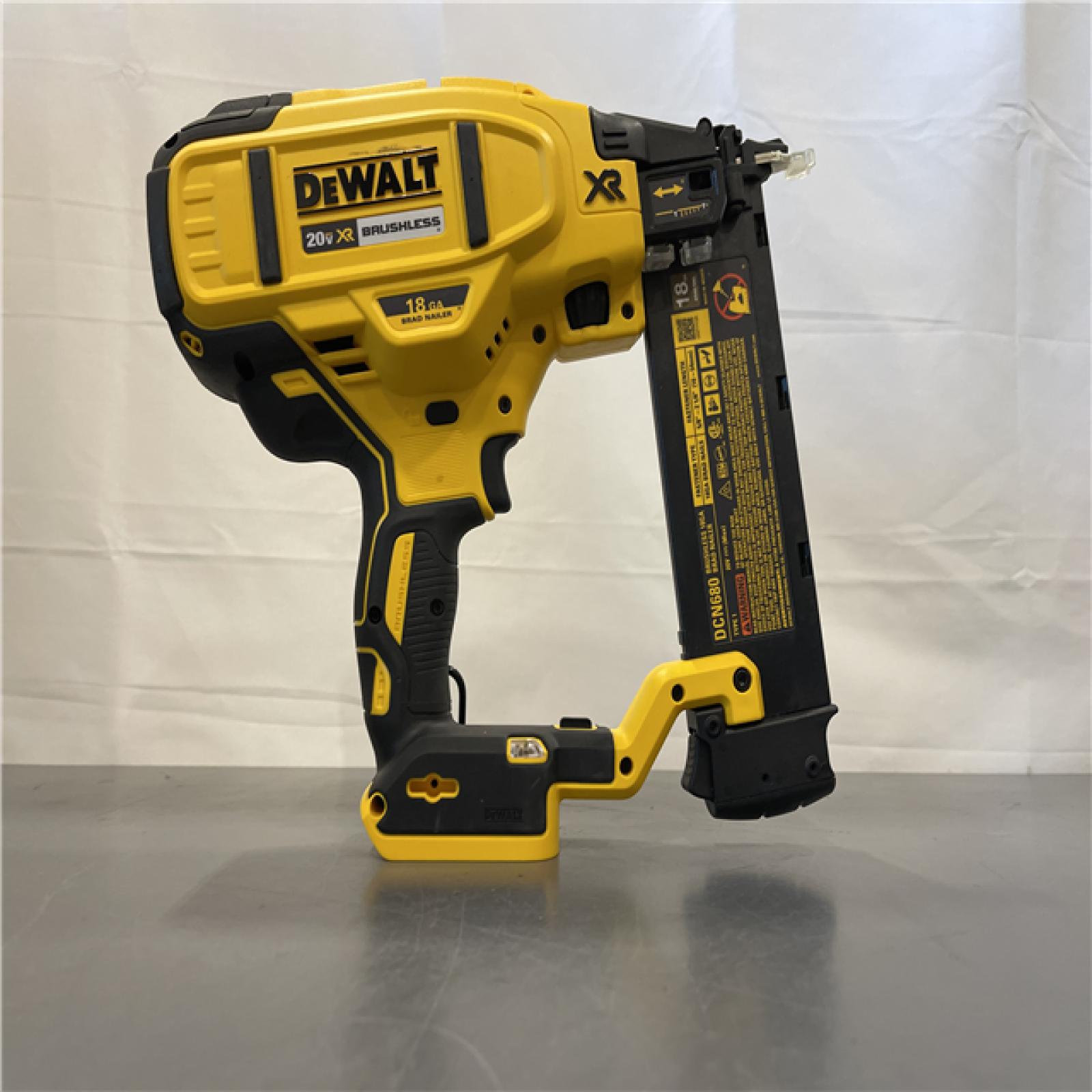 AS-IS - DEWALT 20V MAX XR 18 Gauge Brad Nailer Kit