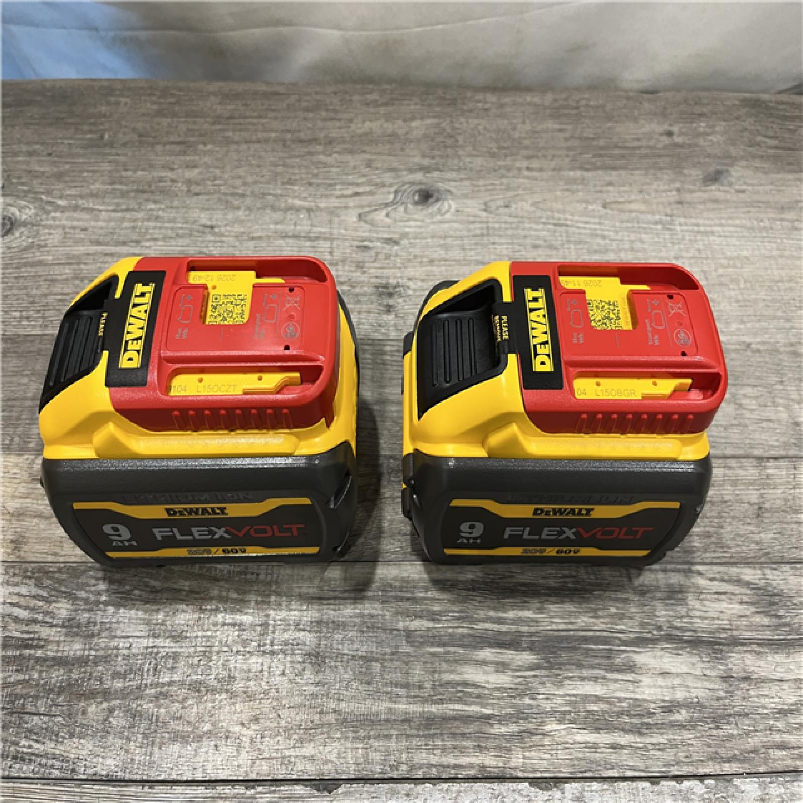 LIKE NEW - DEWALT FLEXVOLT 20-Volt /60-Volt MAX Lithium-Ion 9.0Ah Battery (2-Pack)