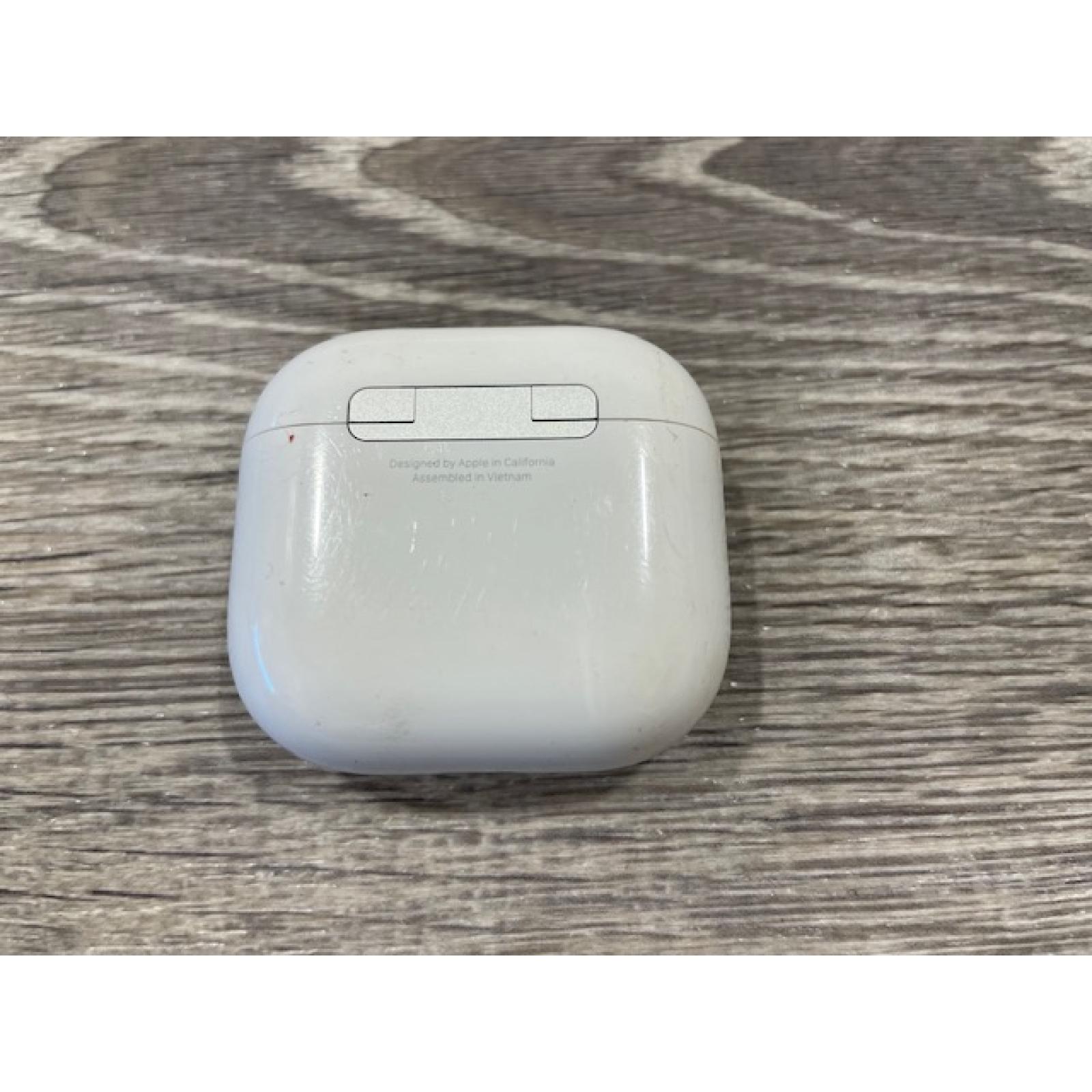 AS-IS Apple Airpods 4 Wireless Charging Case