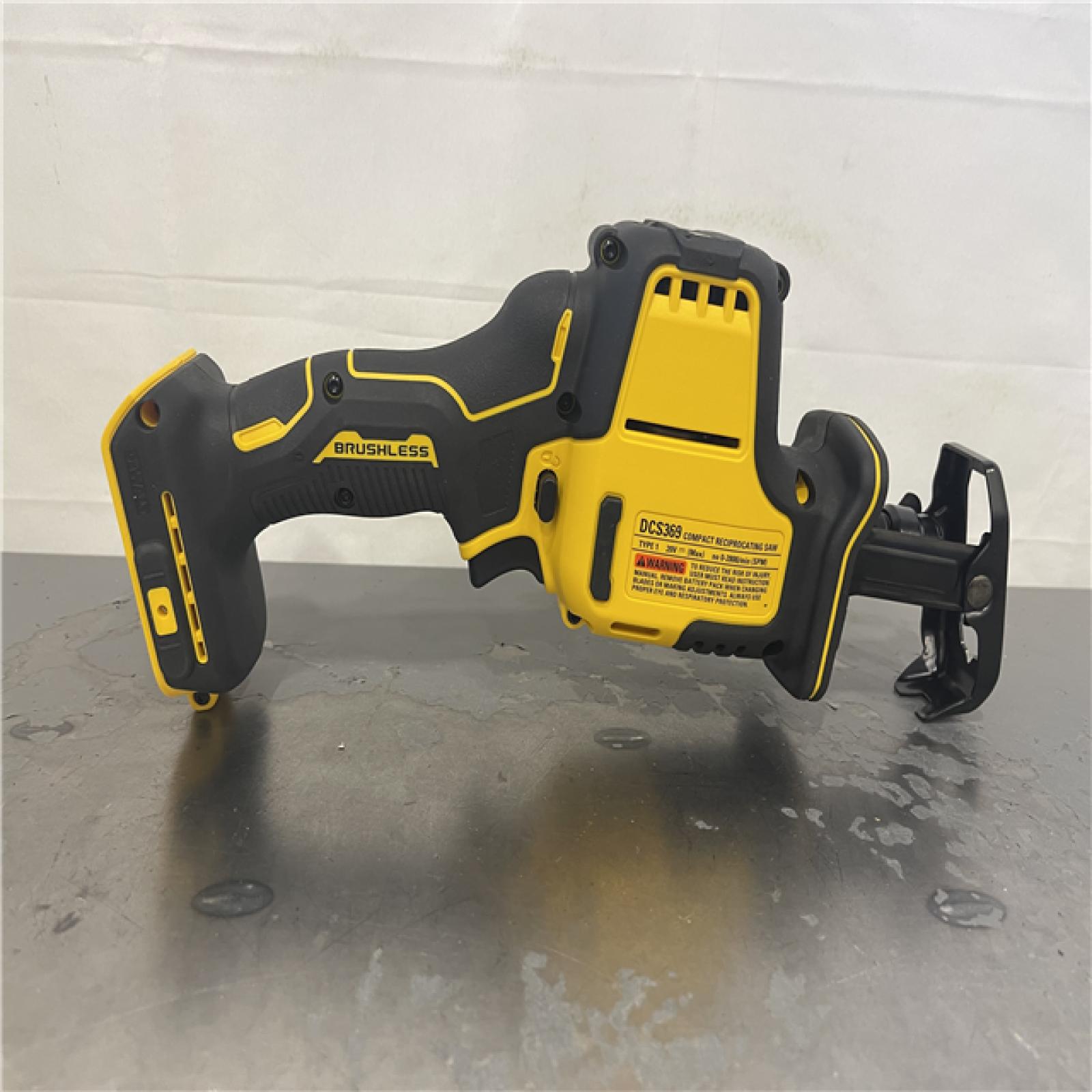 LIKE NEW- Dewalt ATOMIC 20V MAX Cordless One-Handed Reciprocating Saw (Tool Only)