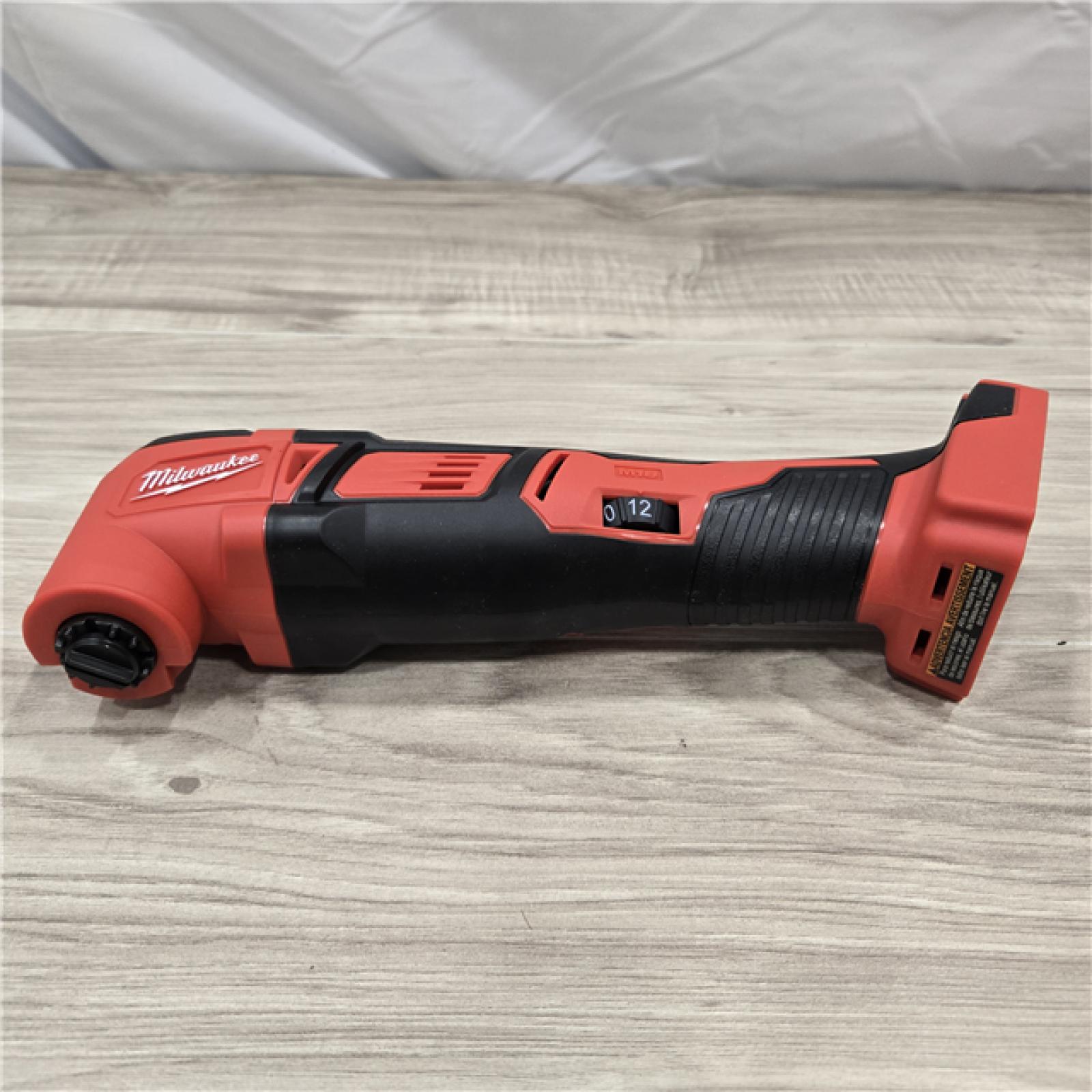 LIKE NEW! - Milwaukee 2626-21 M18 18-Volt Cordless Oscillating Multi-Tool Kit