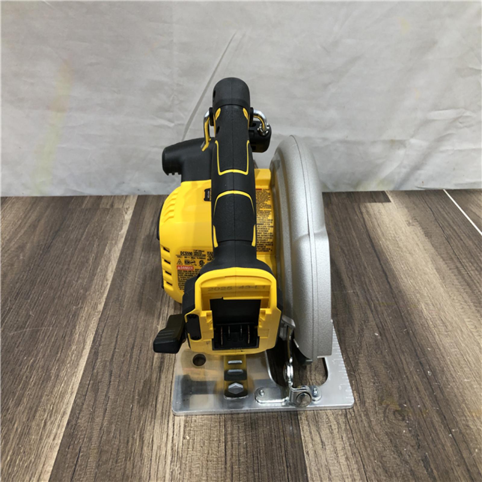 AS-IS DEWALT 20-Volt MAX 7-1/4 in. Cordless Circular Saw (Tool Only)