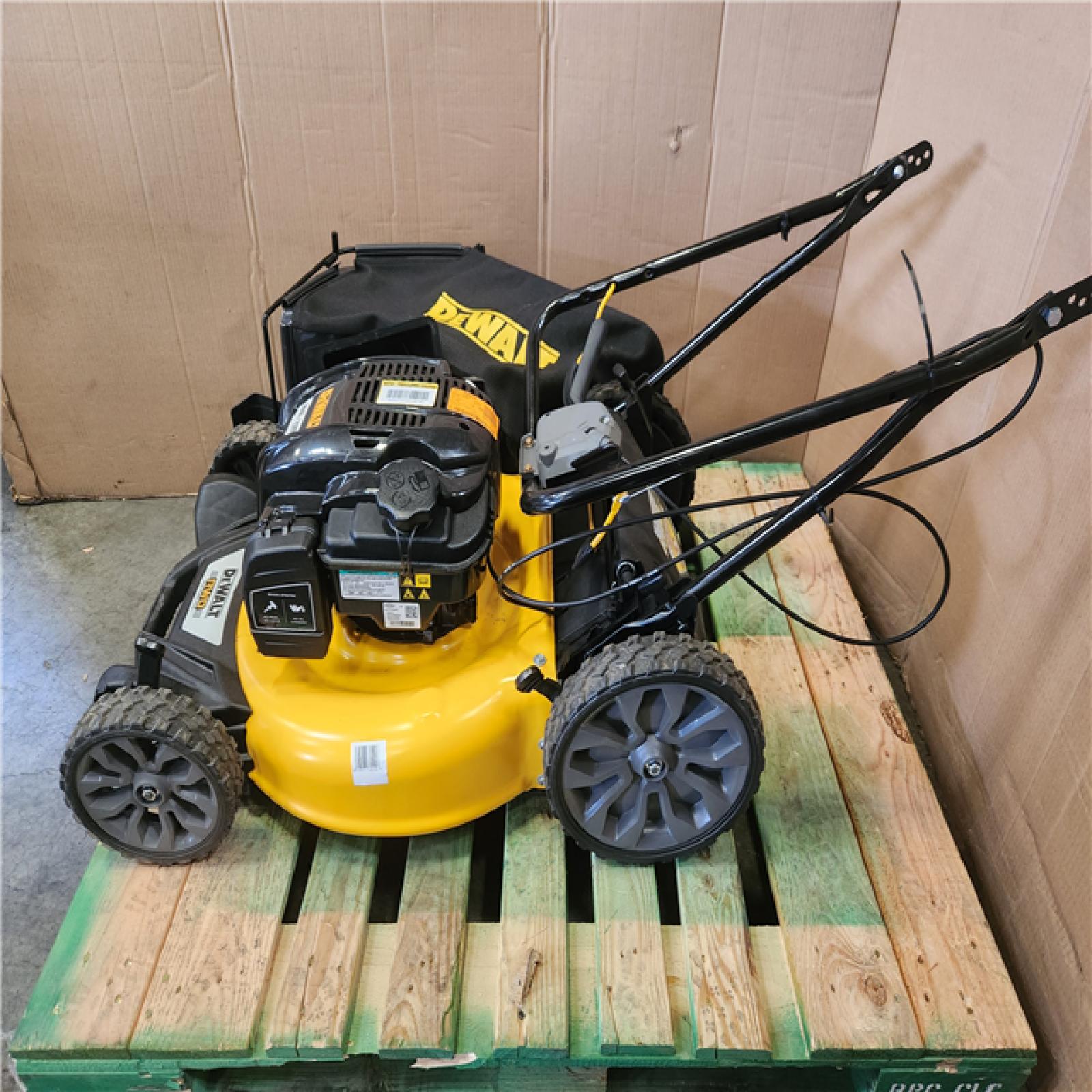 Phoenix LIKE NEW DEWALT 21 in. 163cc Briggs and Stratton 725Exi Engine Rear Wheel Drive 3-in-1 Gas Self Propelled Walk Behind Lawn Mower
