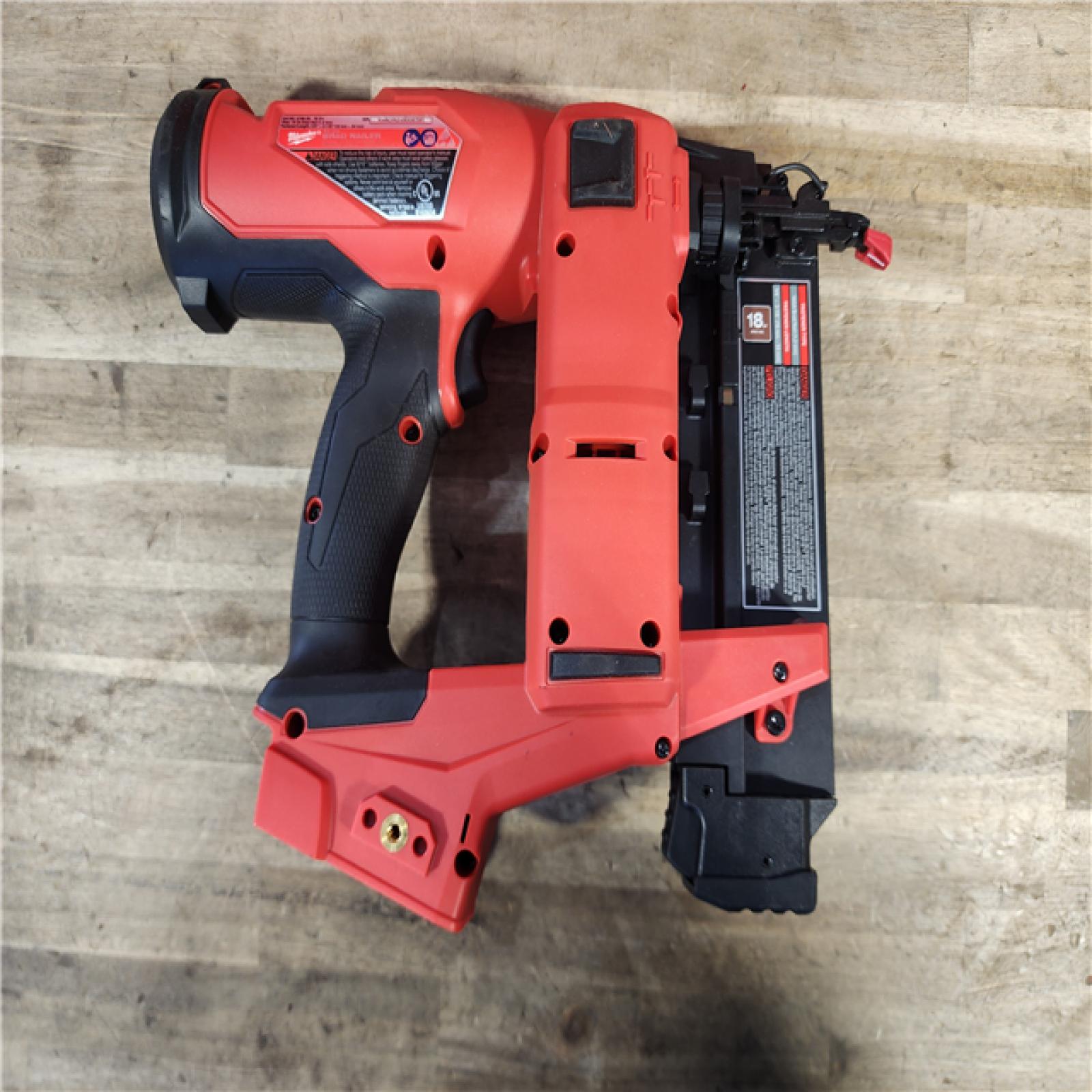 HOUSTON LOCATION - AS-IS (APPEARS LIKE NEW) Milwaukee M18 Fuel 18V Brushless 18-Gauge Brad Nailer 2746-20 (Bare Tool)