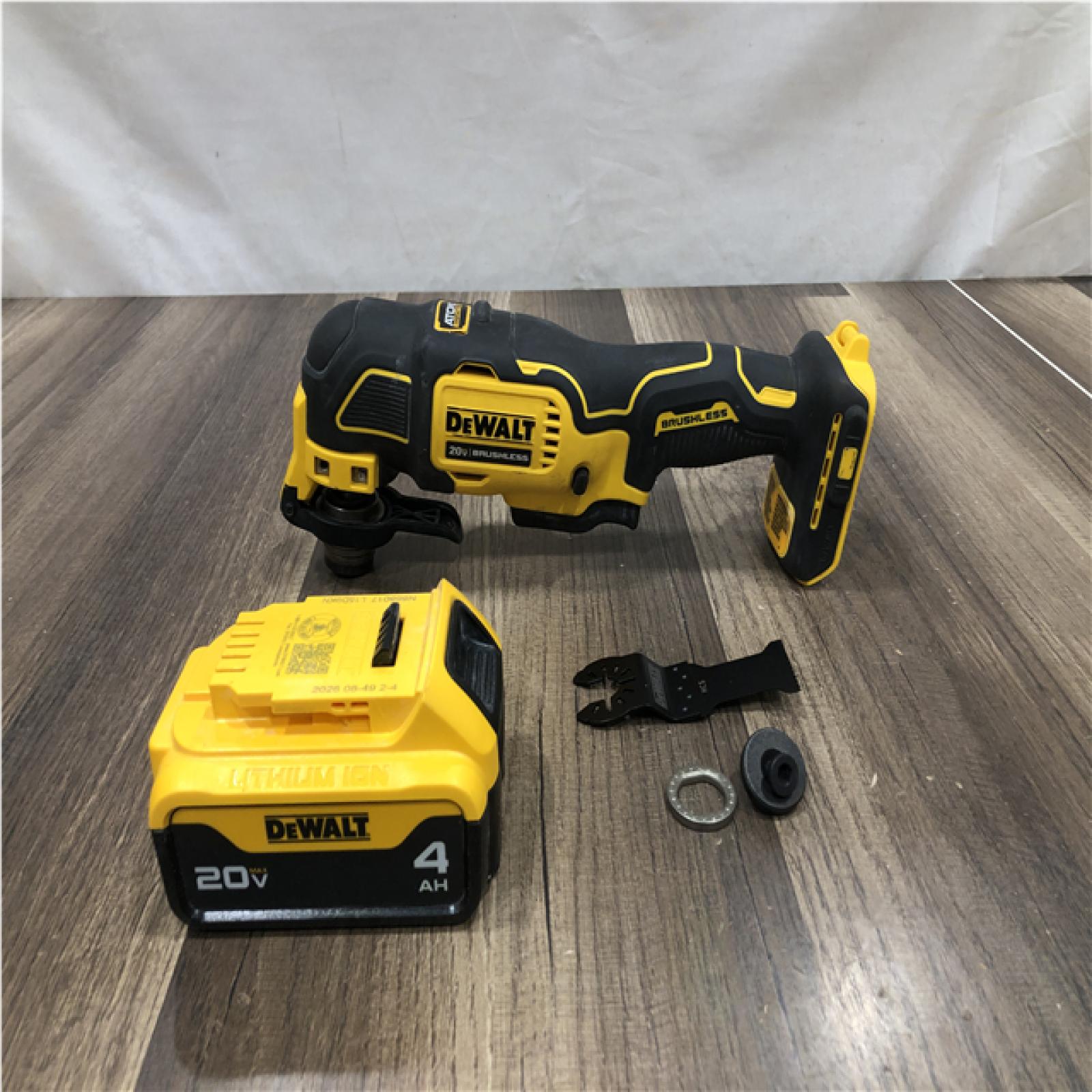 AS-IS DEWALT ATOMIC 20V MAX Lithium-Ion Cordless Brushless Oscillating Tool Kit