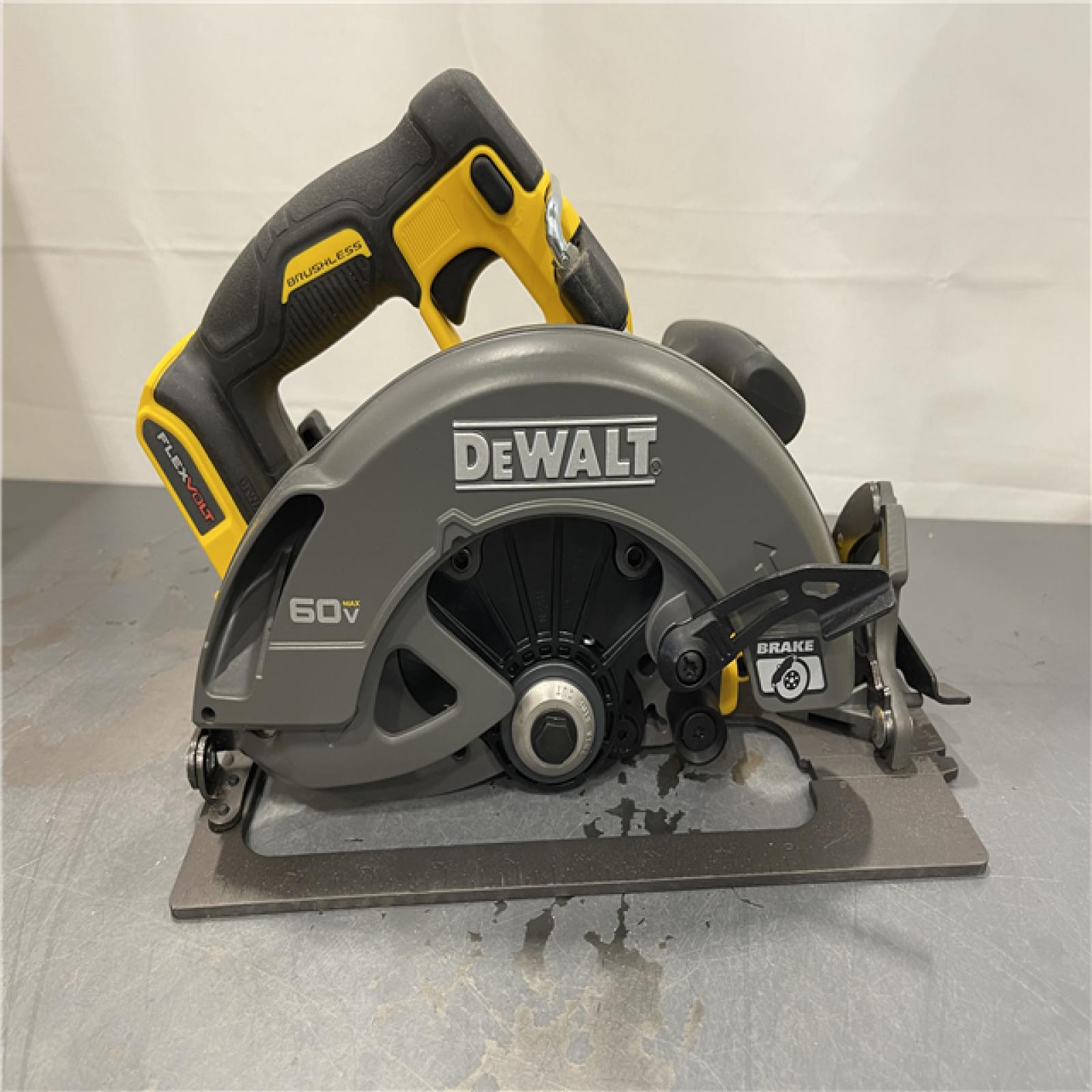 AS-IS - DeWALT Flexvolt Max 7-1/4 60V Brushless Circular Saw