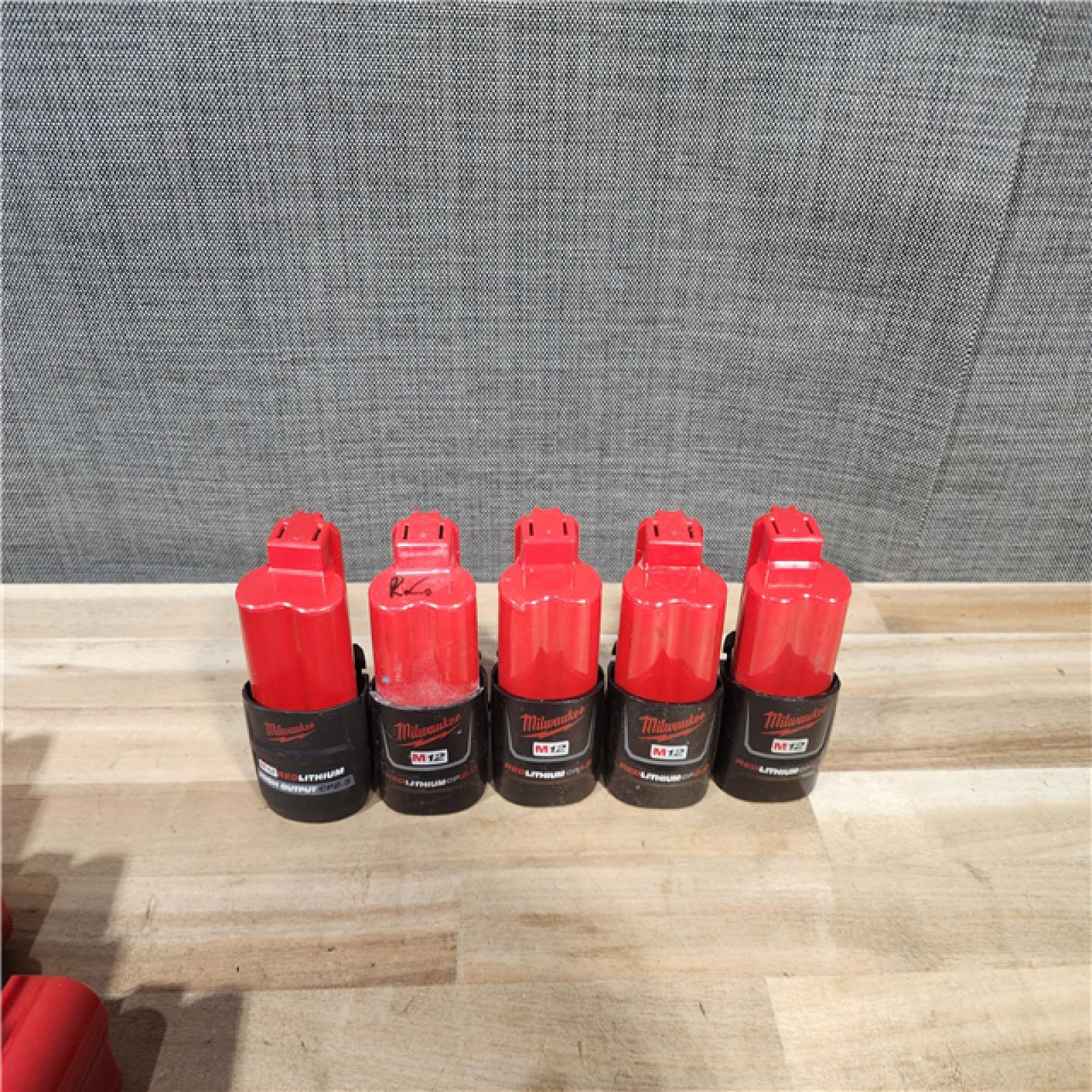 HOUSTON LOCATION - AS-IS MILWAUKEE BATTERY PACK QTY - 15