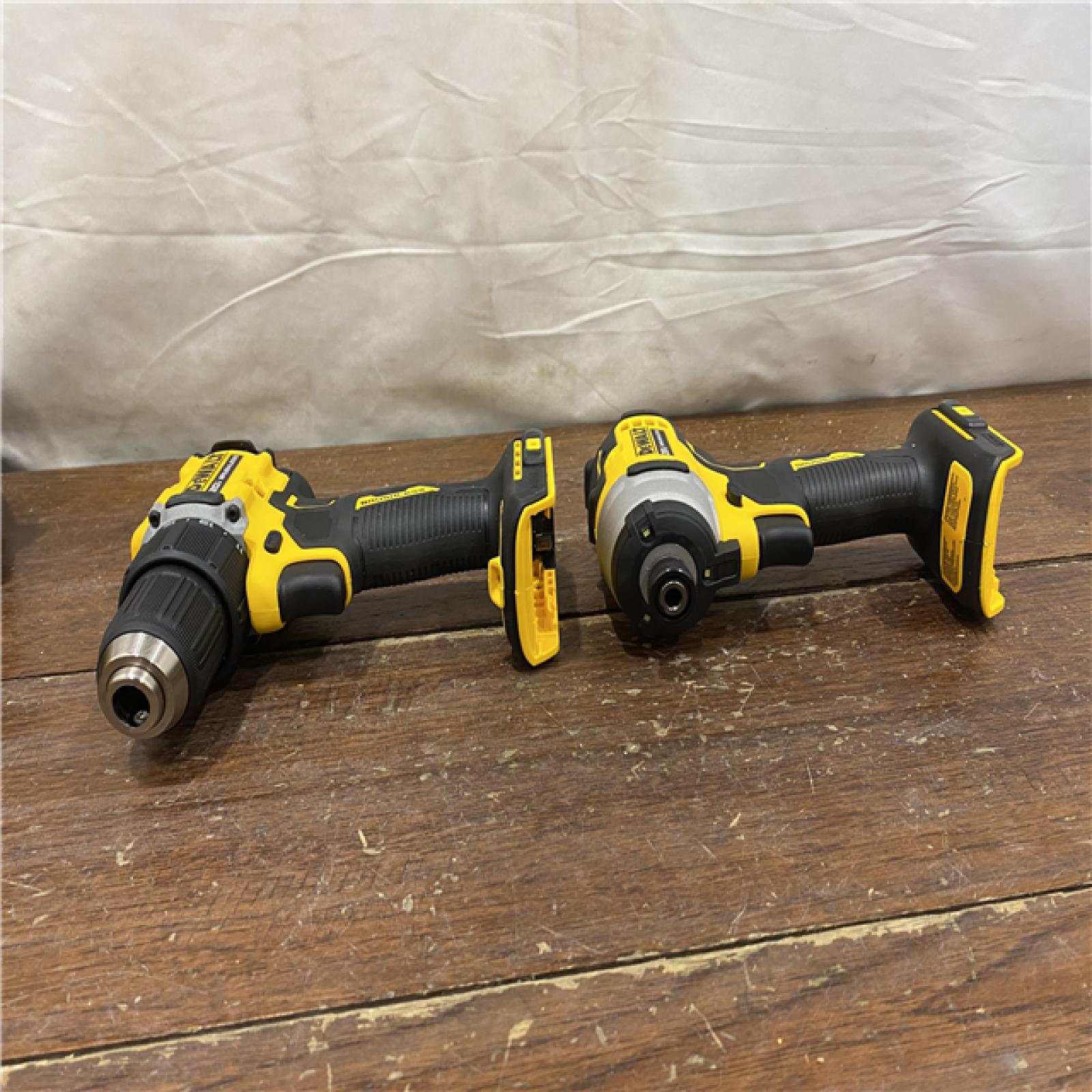 AS-IS DEWALT ATOMIC 20-Volt MAX Lithium-Ion Cordless Combo Kit (2-Tool) with (2) 2.0Ah Batteries, Charger and Bag