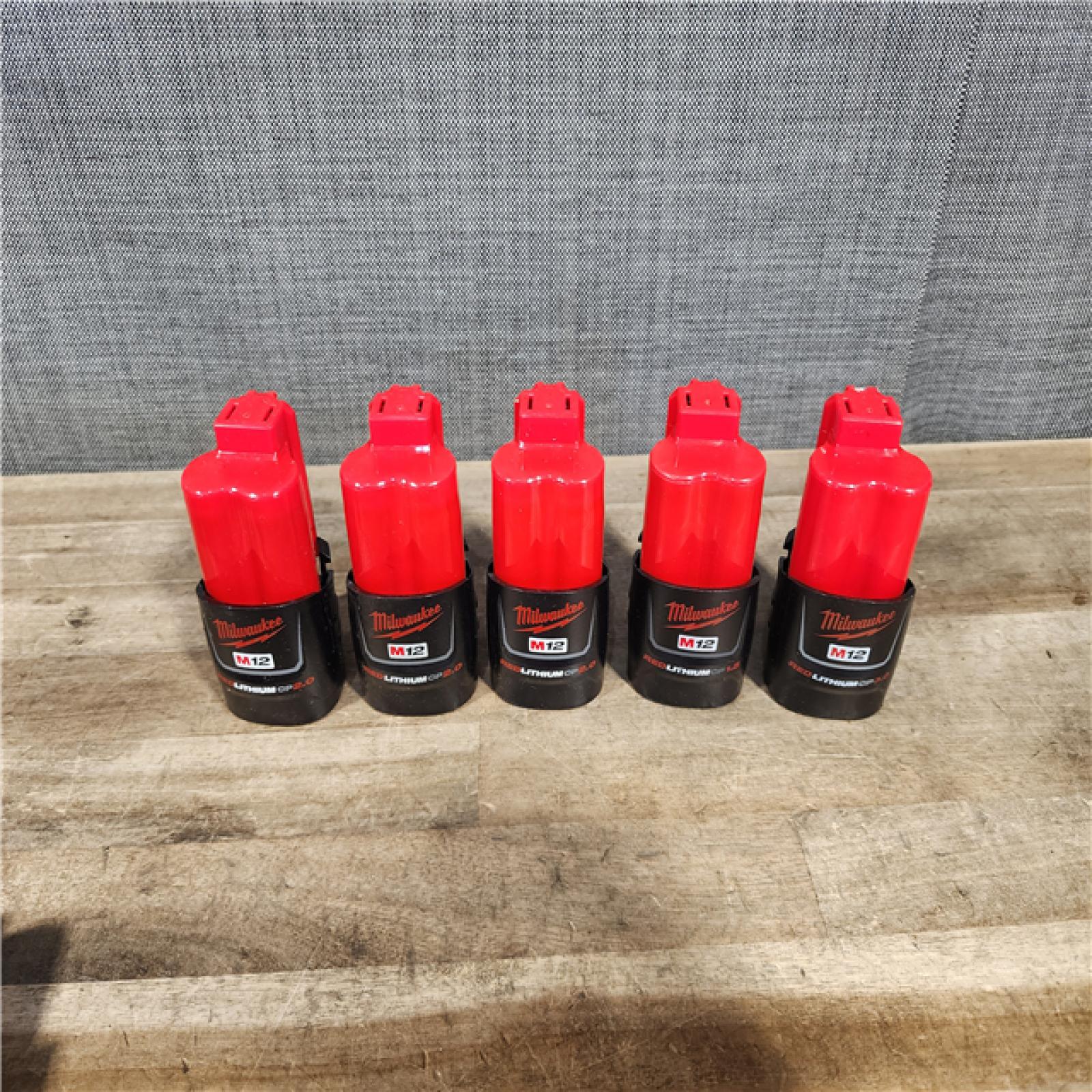 HOUSTON LOCATION - AS-IS MILWAUKEE BATTERY PACK QTY - 15