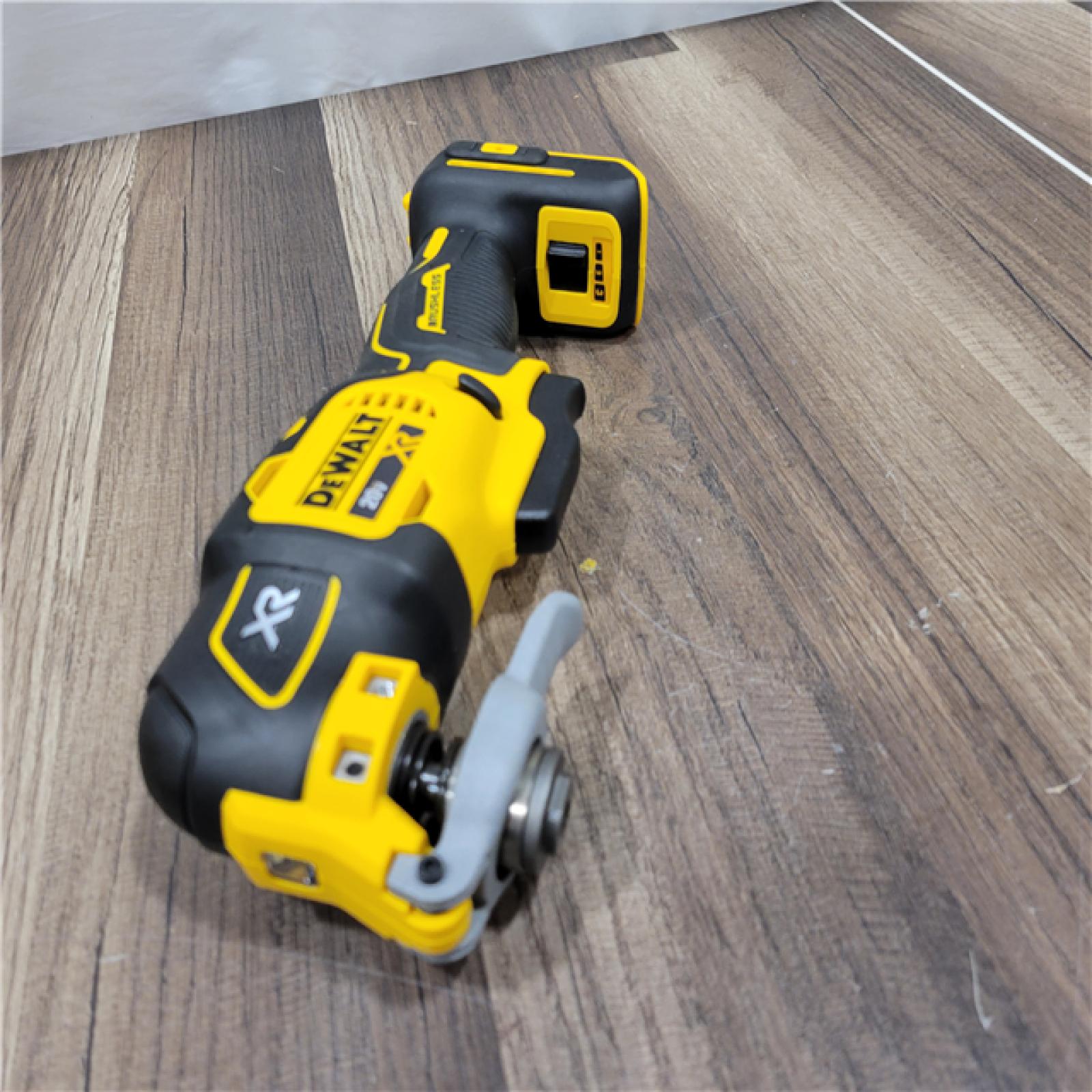 AS-IS   DEWALT ATOMIC 20V MAX Cordless Brushless Oscillating Multi Tool (Tool Only)