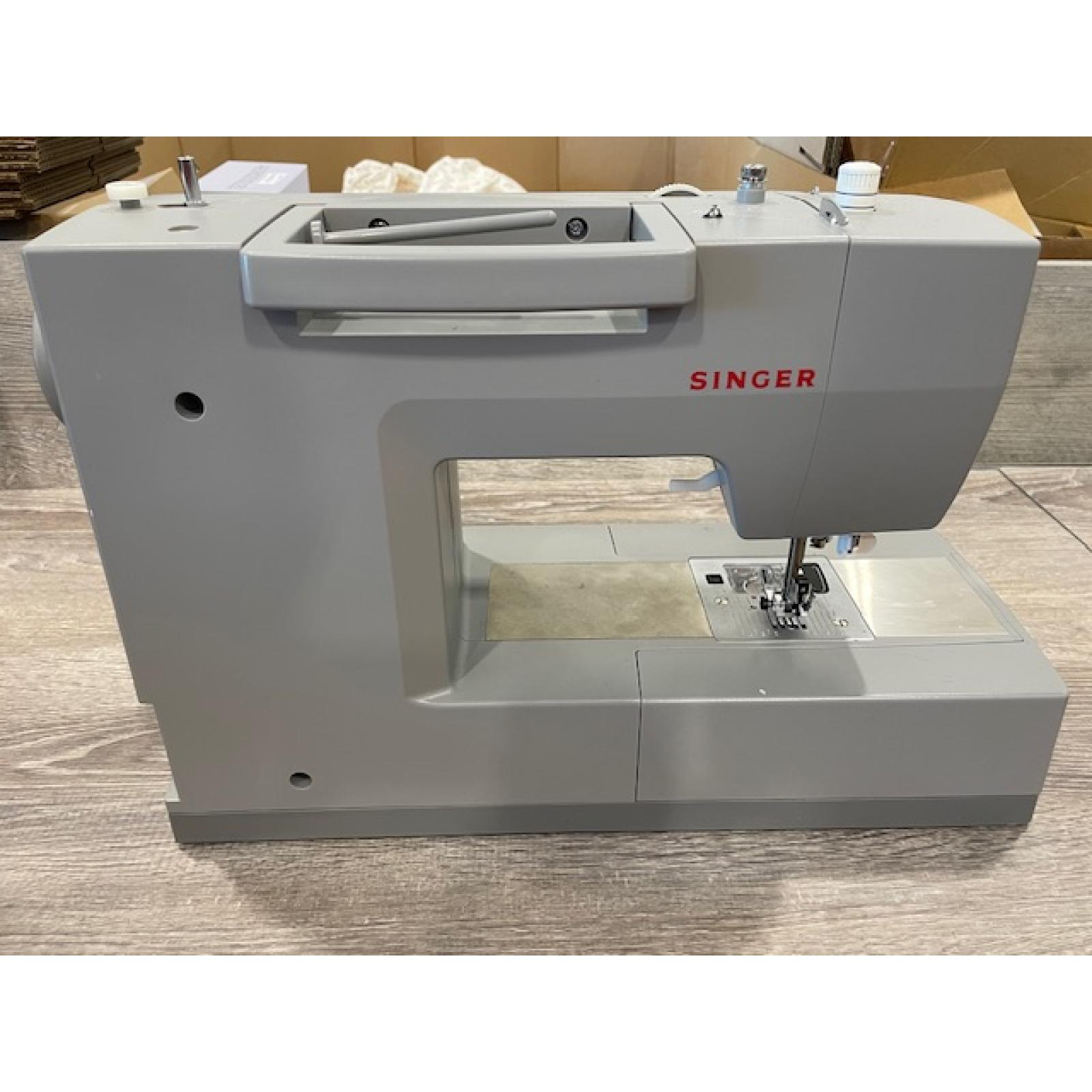 SINGER® Heavy Duty 6600 Sewing Machine | 215 Stitch Options | LCD Display | Buttonholes & Decorative Stitches | Perfect for DIY & Professional Sewing