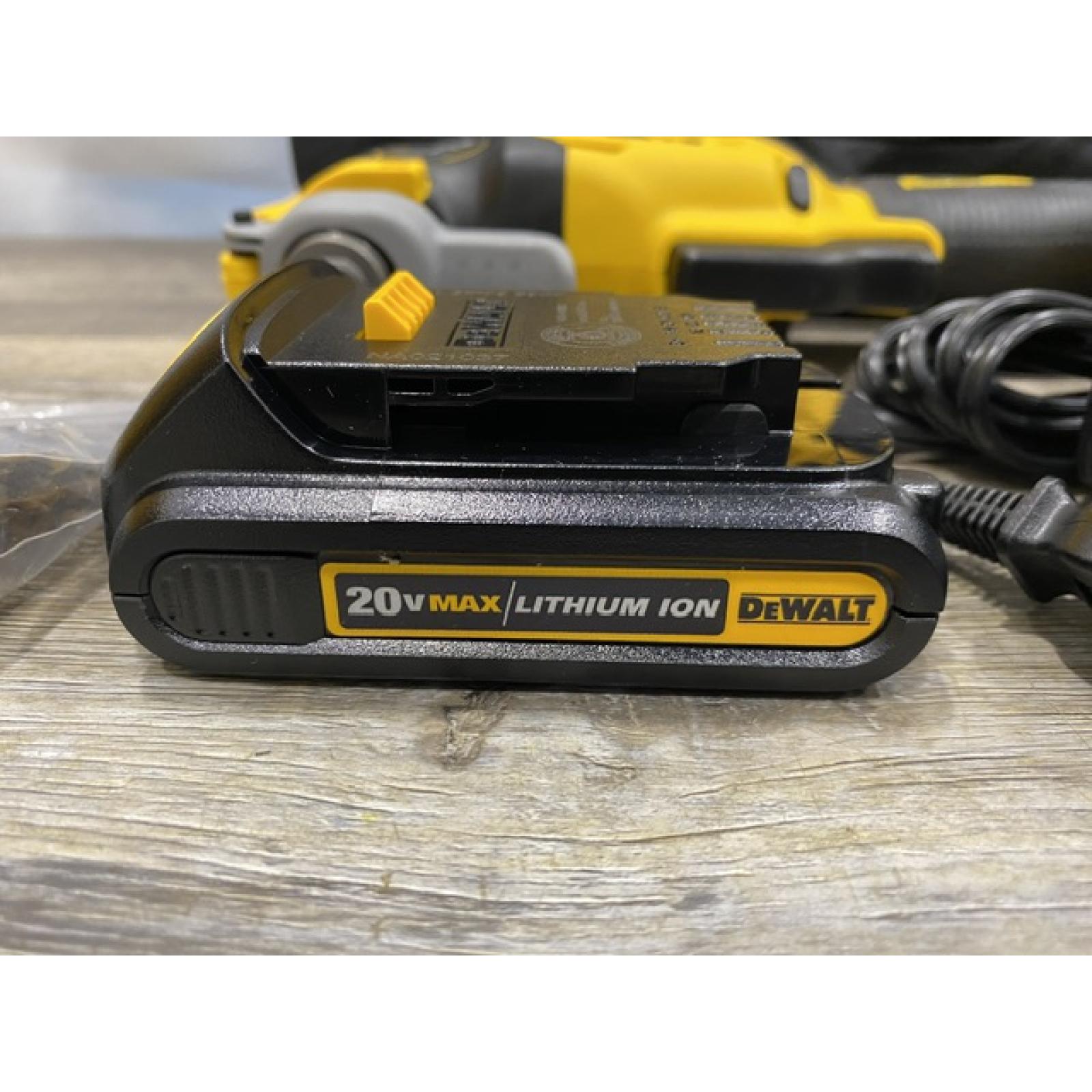 AS-IS DEWALT 20V MAX XR Cordless Brushless 3-Speed Oscillating Multi Tool Kit