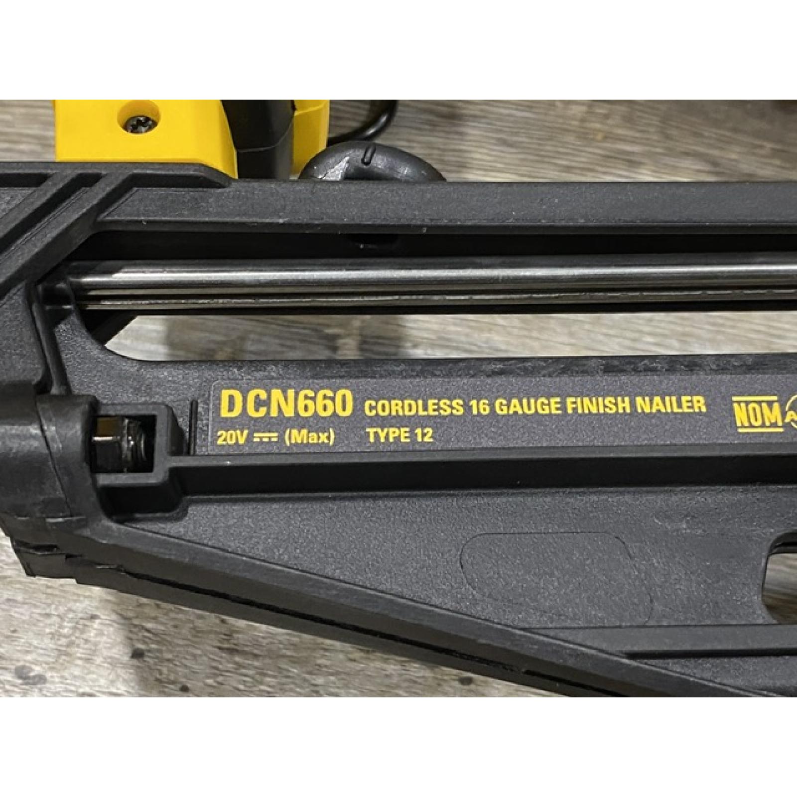 AS-IS DEWALT 20V MAX XR 16-Gauge Electric Cordless Angled Finishing Nailer Kit