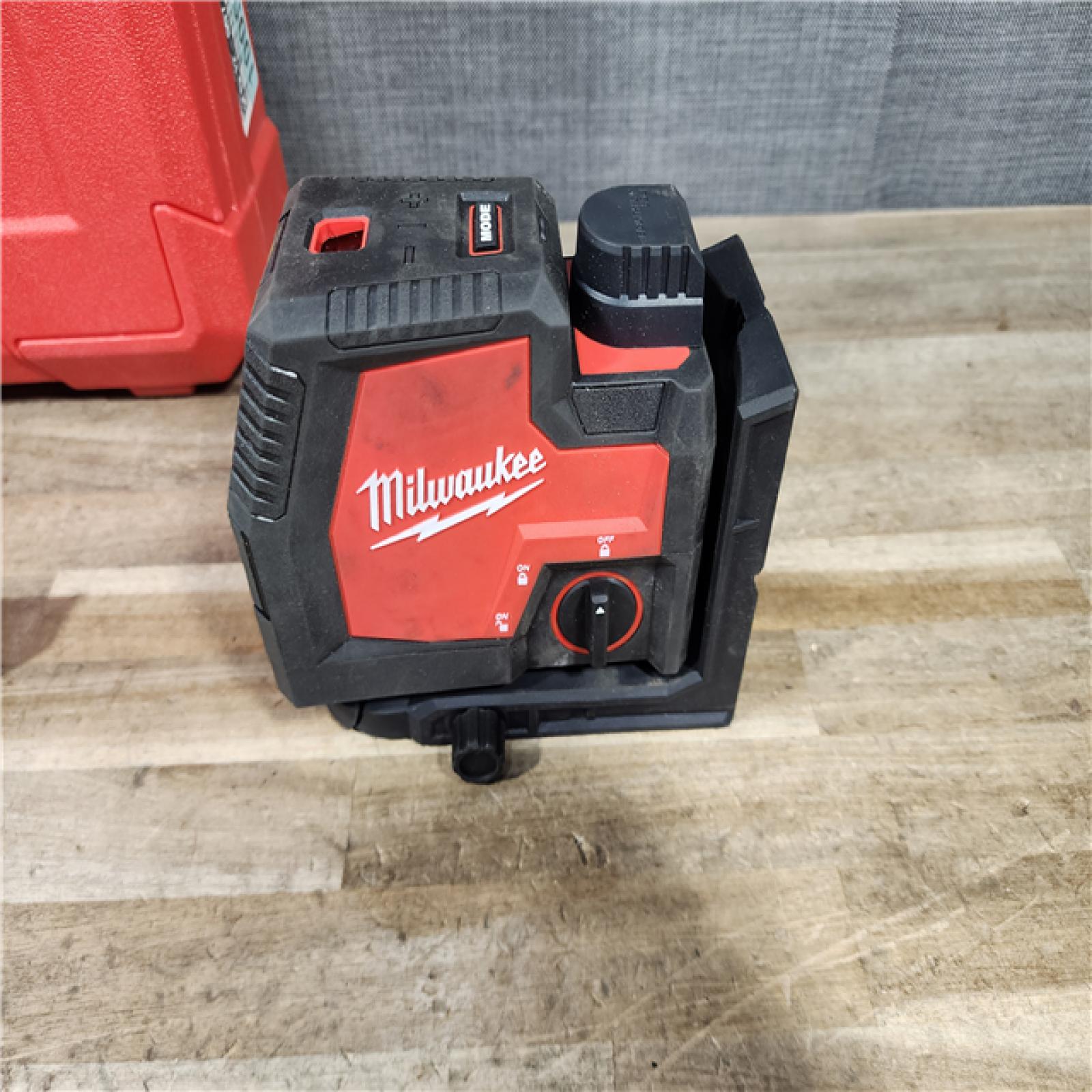 HOUSTON LOCATION - AS-IS Milwaukee Green 100 ft. Cross Line and Plumb Points Rechargeable Laser Level