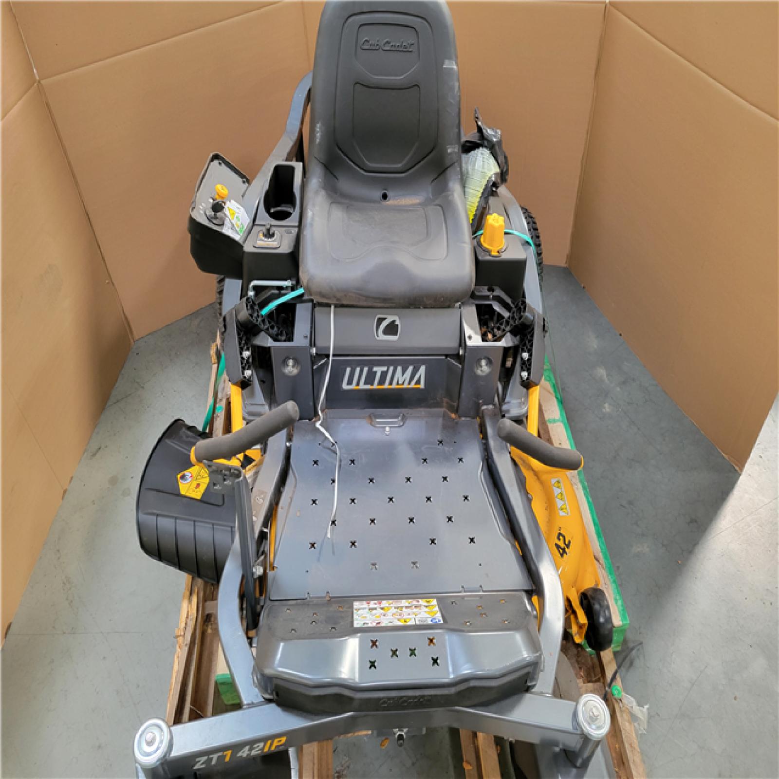 CALIFORNIA AS-IS ULTIMA ZT1 42IP RIDING MOWER