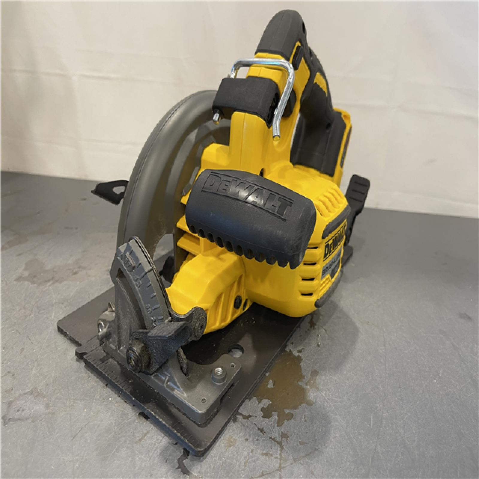 AS-IS - DeWALT FLEXVOLT 60V MAX Cordless Brushless 7-1/4 in. Circular Saw with Brake