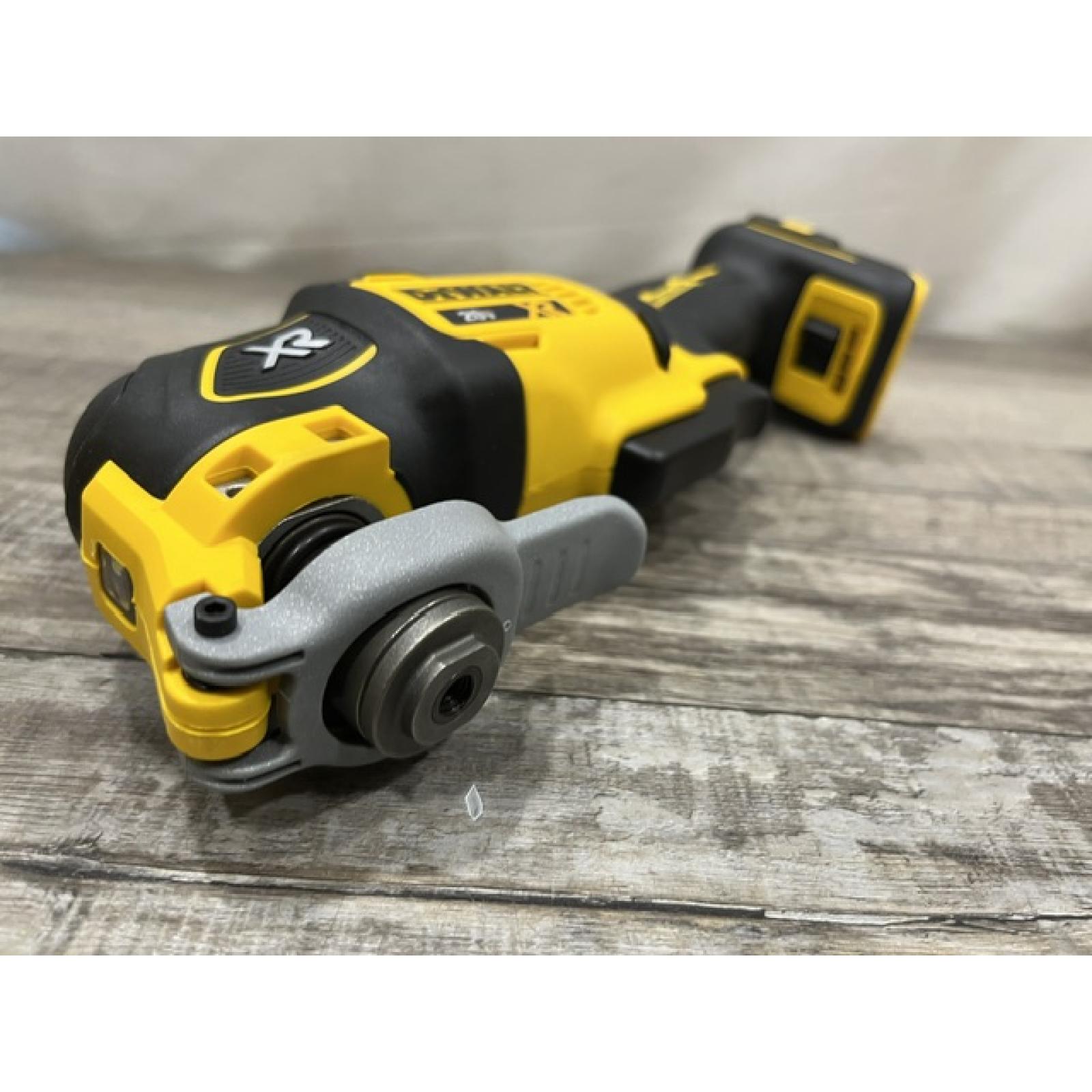 AS-IS DEWALT 20V MAX XR Cordless Brushless 3-Speed Oscillating Multi Tool (Tool Only)