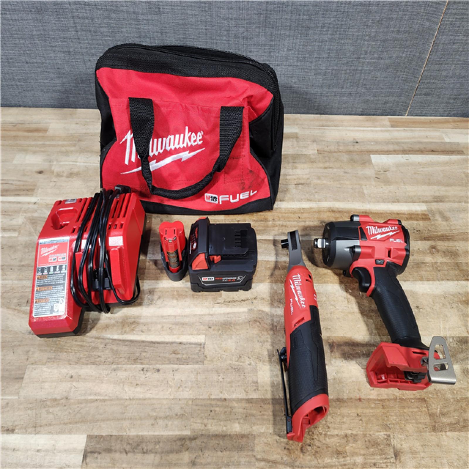 HOUSTON LOCATION - AS - IS Milwaukee 2 Tool Combo Kit W/ (2) Battery & Charger