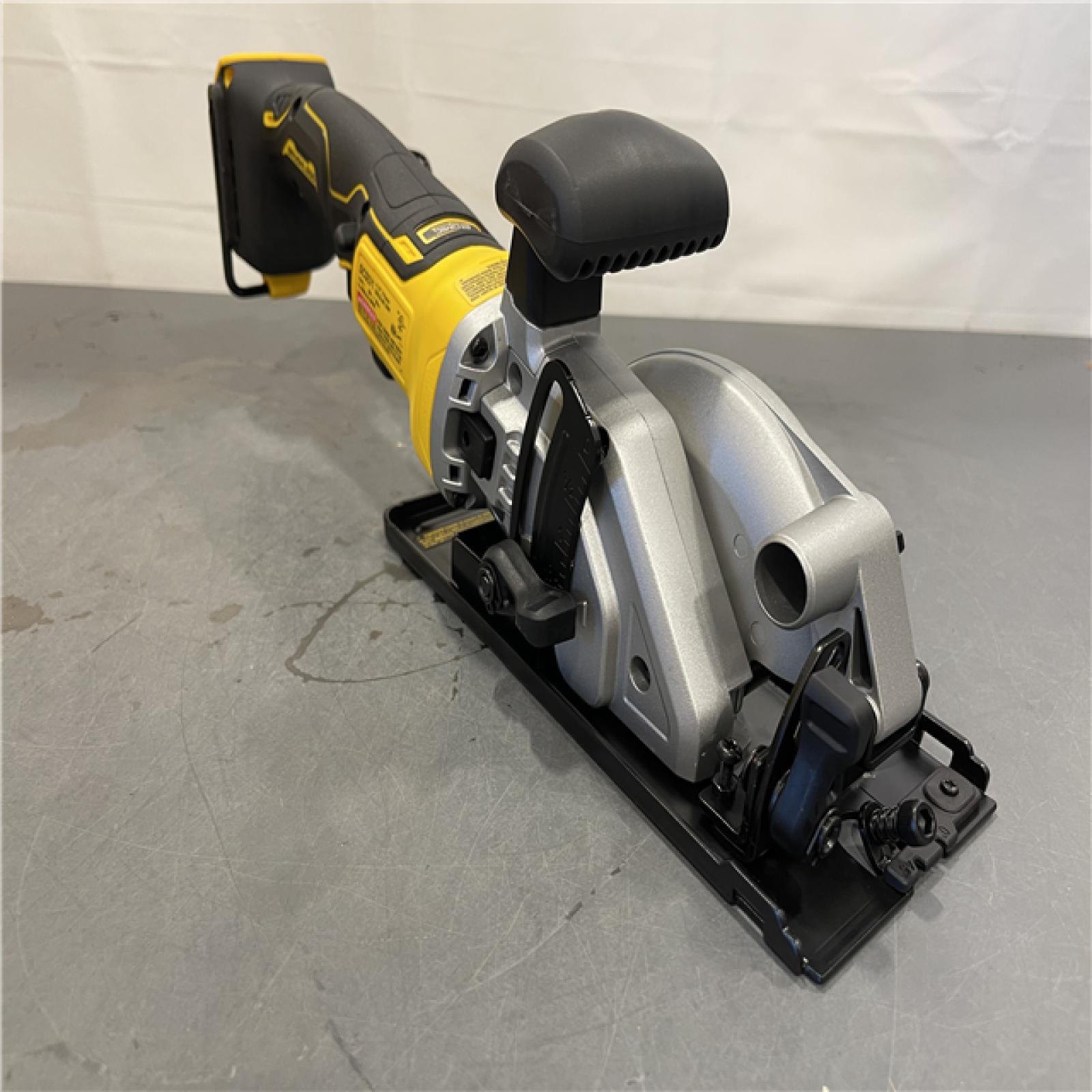 AS-IS - DEWALT ATOMIC 20V MAX Cordless Brushless 4-1/2 in. Circular Saw