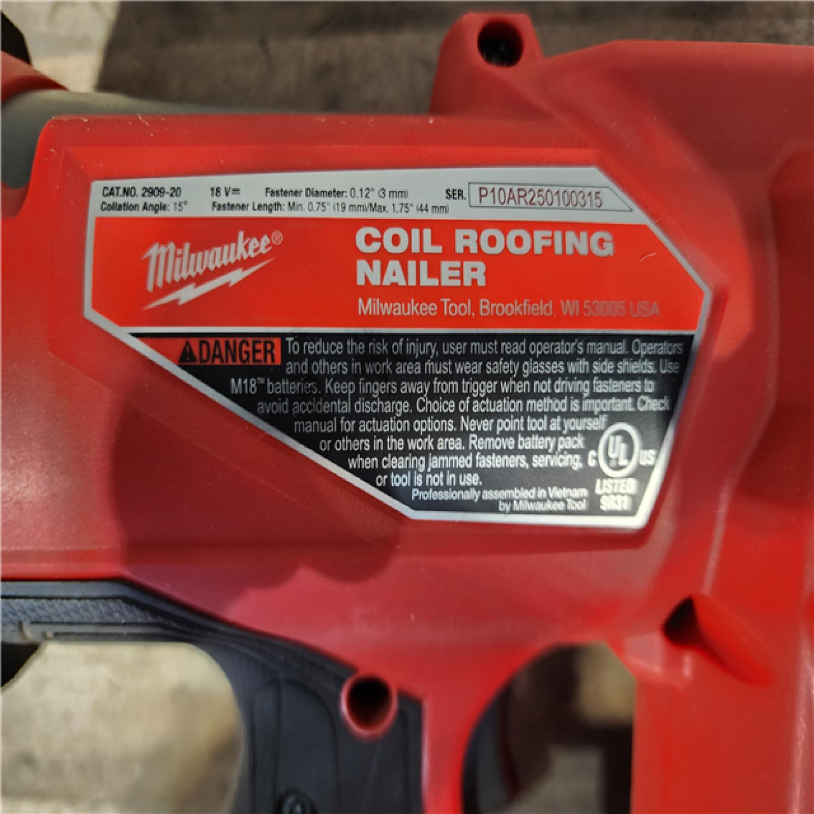 HOUSTON LOCATION - AS-IS Milwaukee M18 FUEL 18-Volt Lithium-Ion Brushless Cordless Coil Roofing Nailer (Tool Only)
