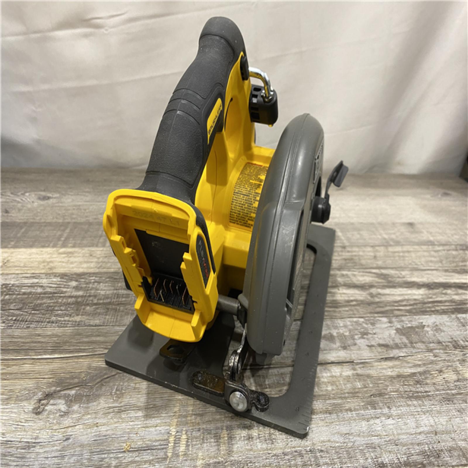 AS-IS DEWALT FLEXVOLT 60V MAX Cordless Brushless 7-1/4 in. Circular Saw with Brake (Tool Only)