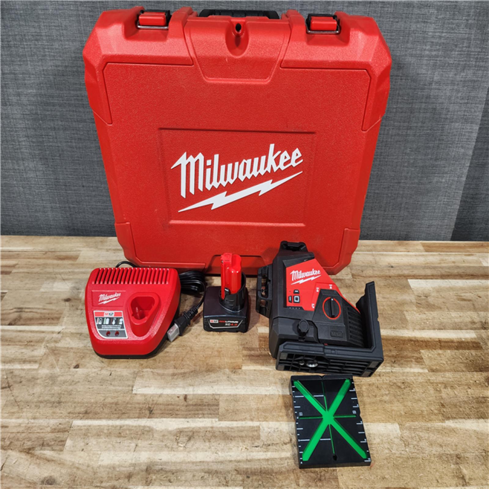 HOUSTON LOCATION - AS - IS Milwaukee 12-Volt Lithium-Ion Cordless Green 250 ft. 3-Plane Laser Level Kit