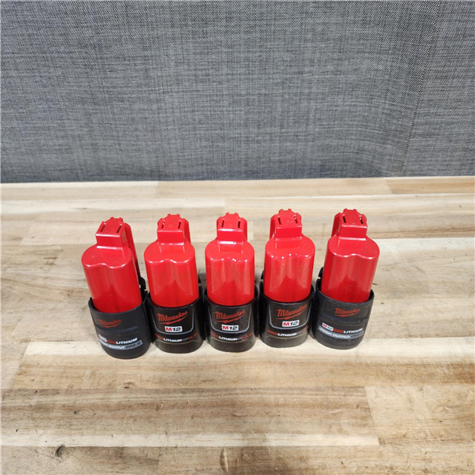 HOUSTON LOCATION - AS-IS MILWAUKEE BATTERY PACK QTY - 10