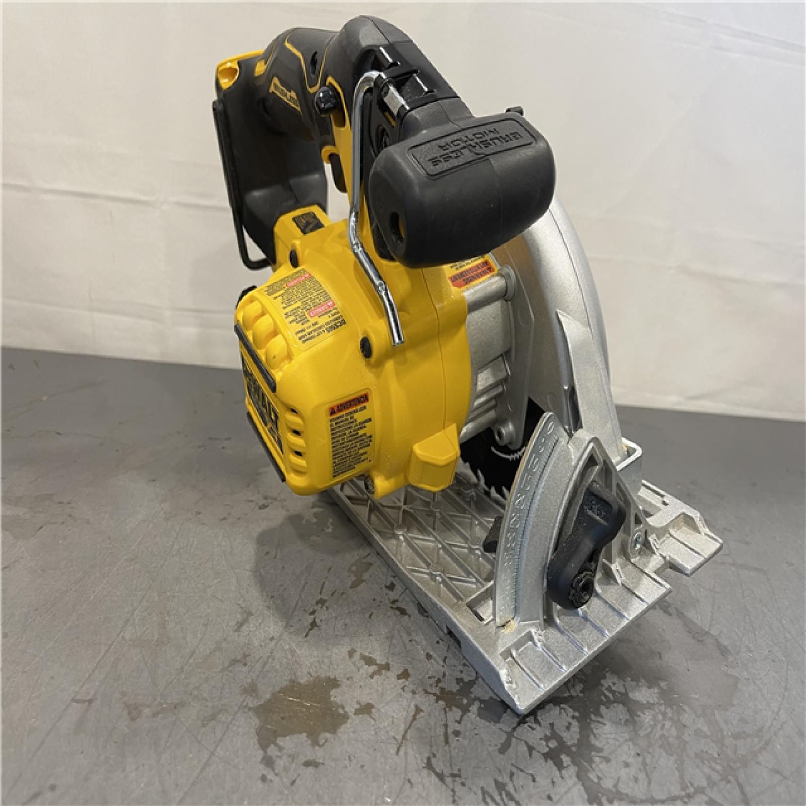 AS-IS - DeWALT 20V MAX Cordless Brushless 6-1/2 in. Sidewinder Style Circular Saw