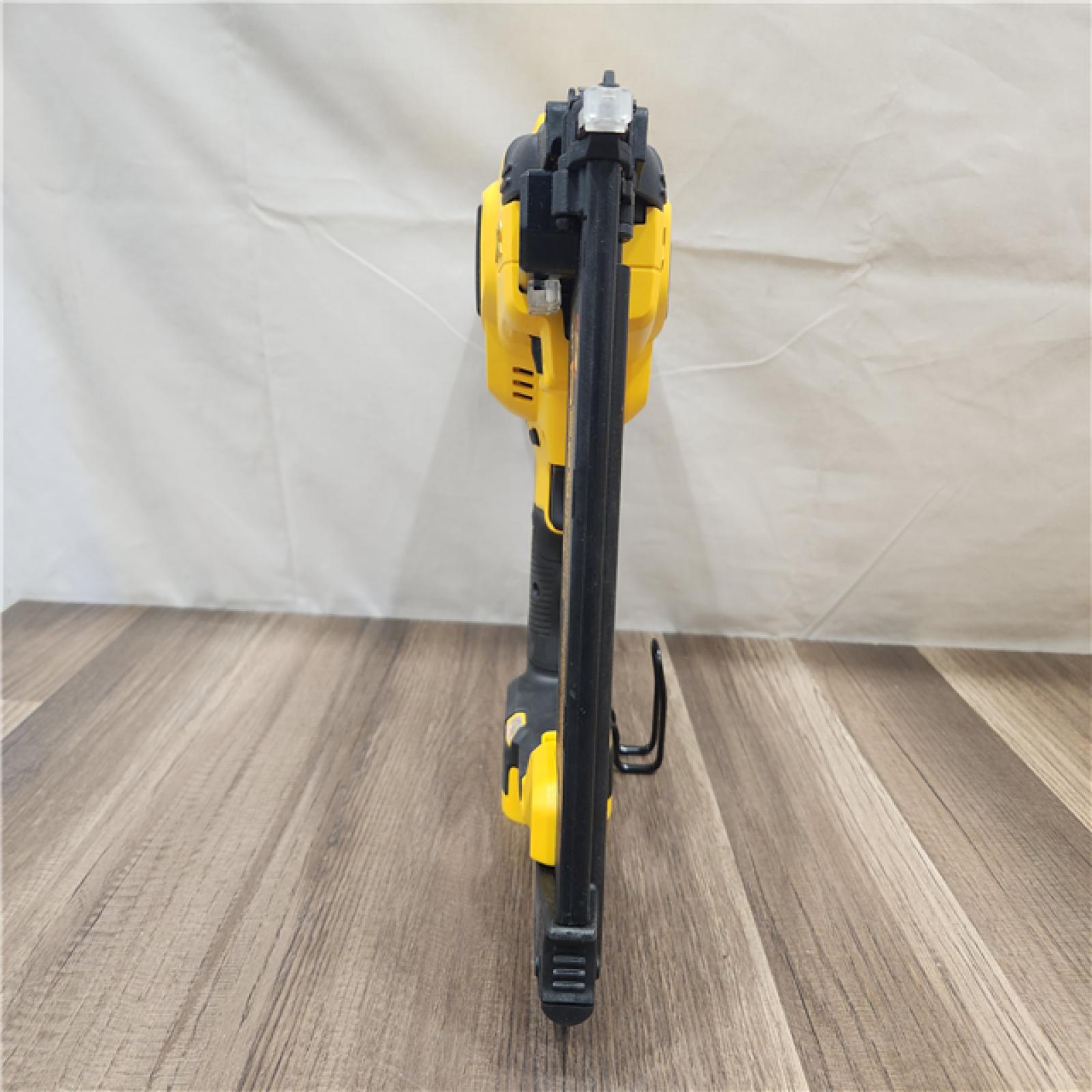 AS-IS- DeWalt 20V MAX XR Lithium-Ion Cordless 18-Gauge Brad Nailer (Tool Only)