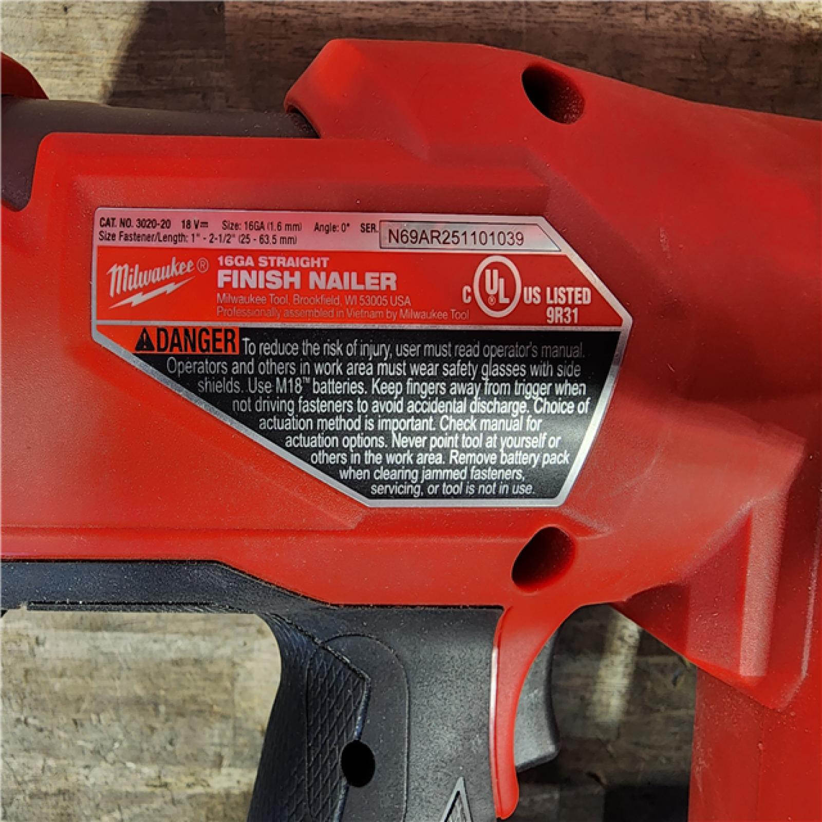 HOUSTON LOCATION - AS-IS MILWAUKEE 16 GAUGE STRAIGHT FINISH NAILER (TOOL ONLY)