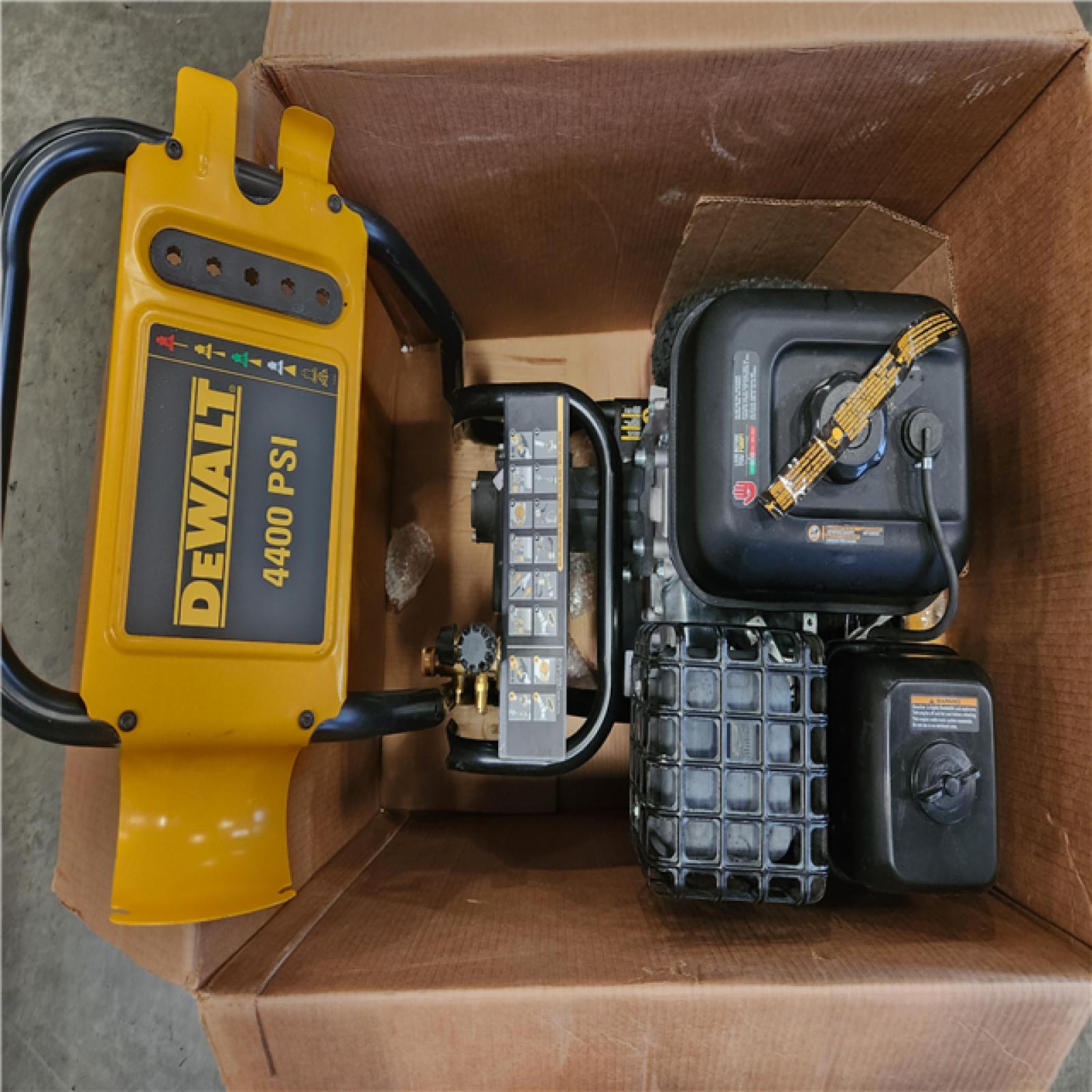 Phoenix LIKE NEW DEWALT 4400 PSI 4.0 GPM Cold Water Gas Pressure Washer
