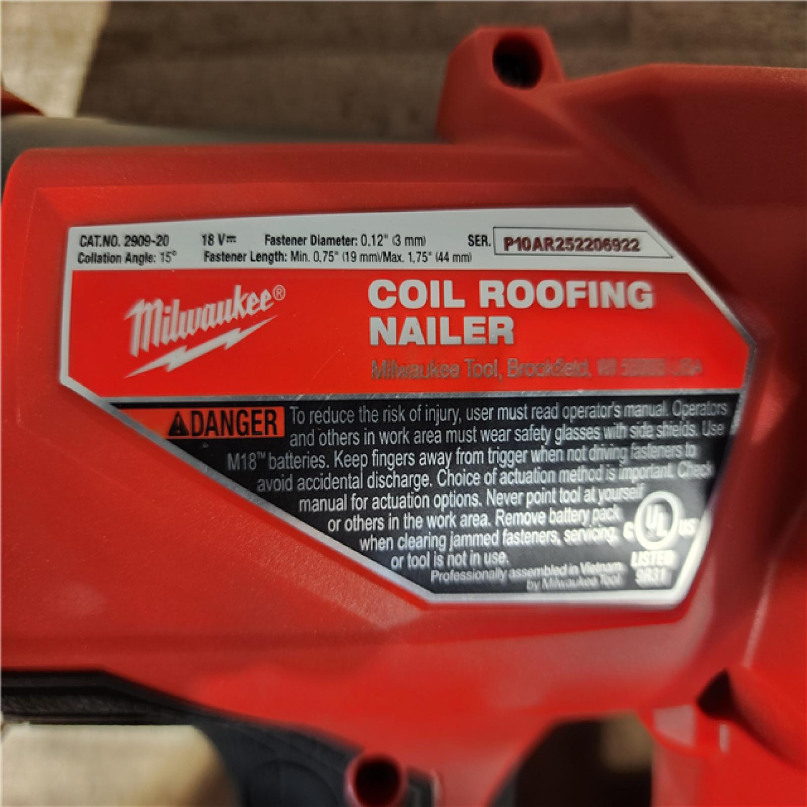HOUSTON LOCATION - AS-IS (APPEARS LIKE NEW) Milwaukee FUEL 18-Volt Lithium-Ion Brushless Cordless Coil Roofing Nailer (Tool Only)