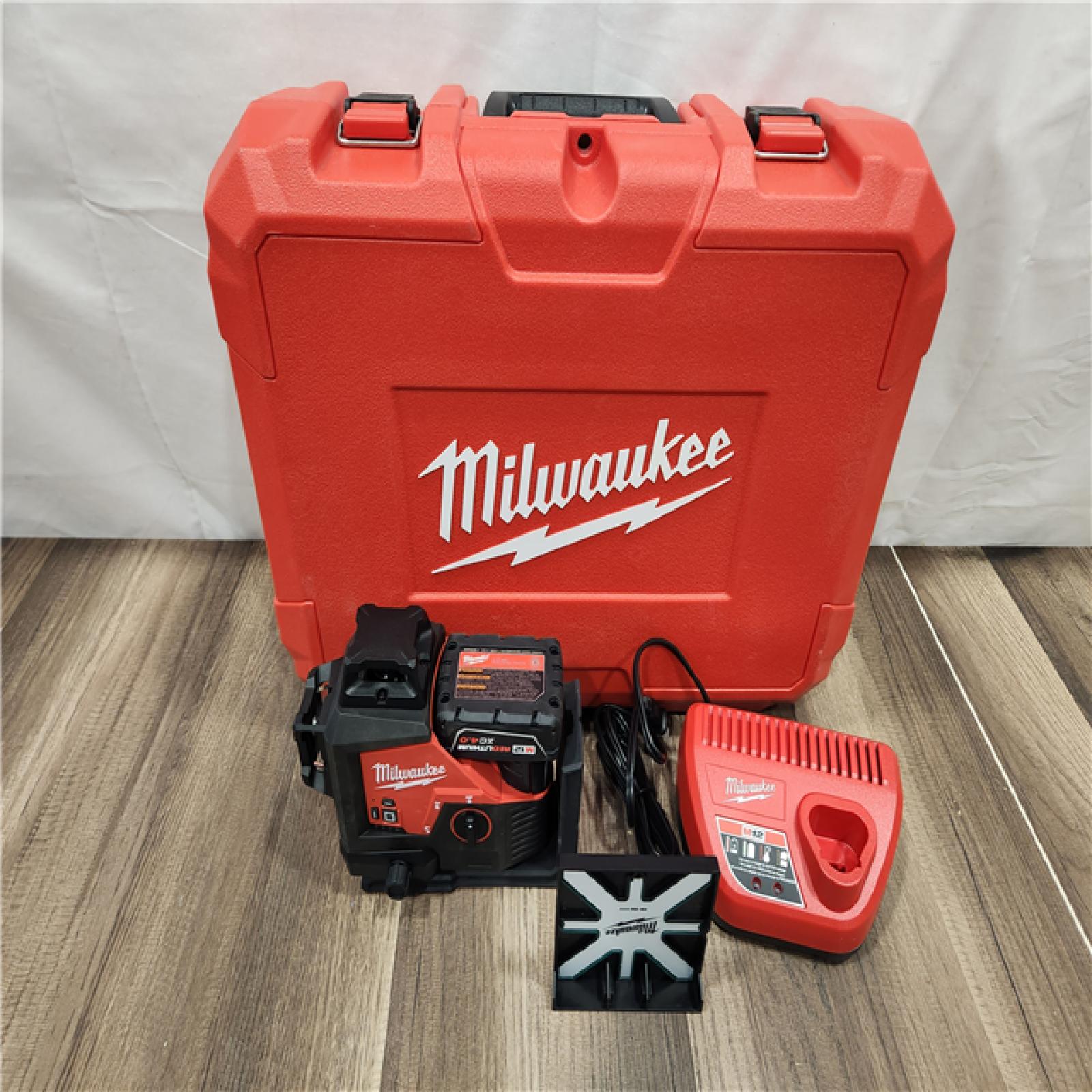 AS-IS- Milwaukee -M12 Green Beam Laser 360° 3-Plane Kit